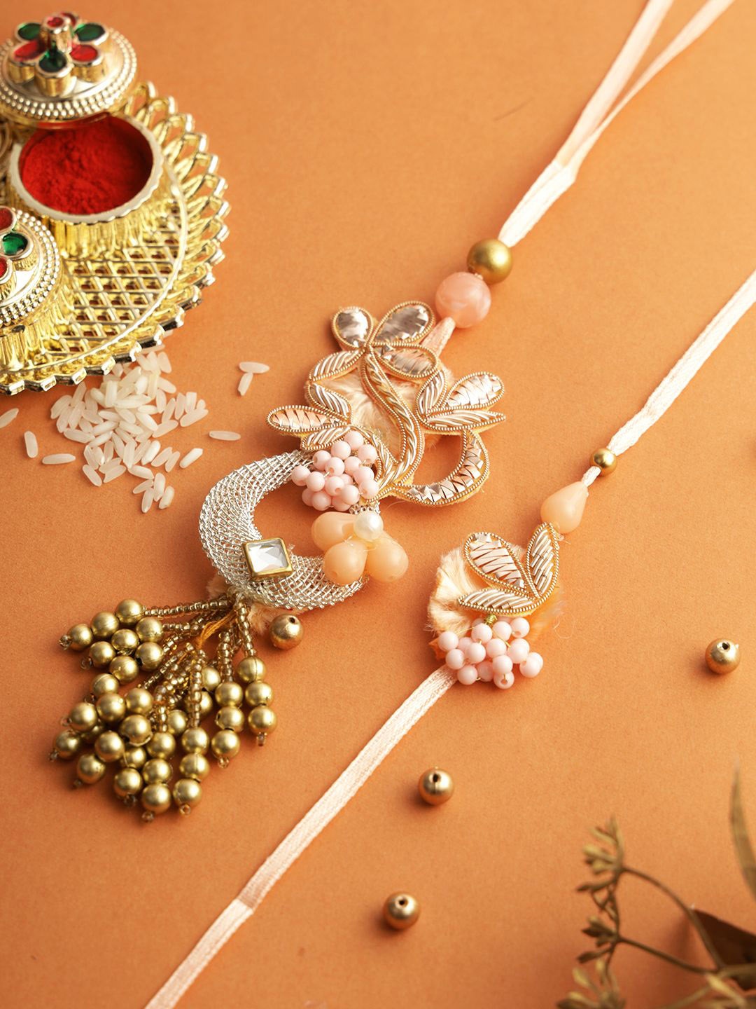 

Aapno Rajasthan Embellished Bhaiya Bhabhi Rakhi With Roli Chawal & Greetings Card, Peach
