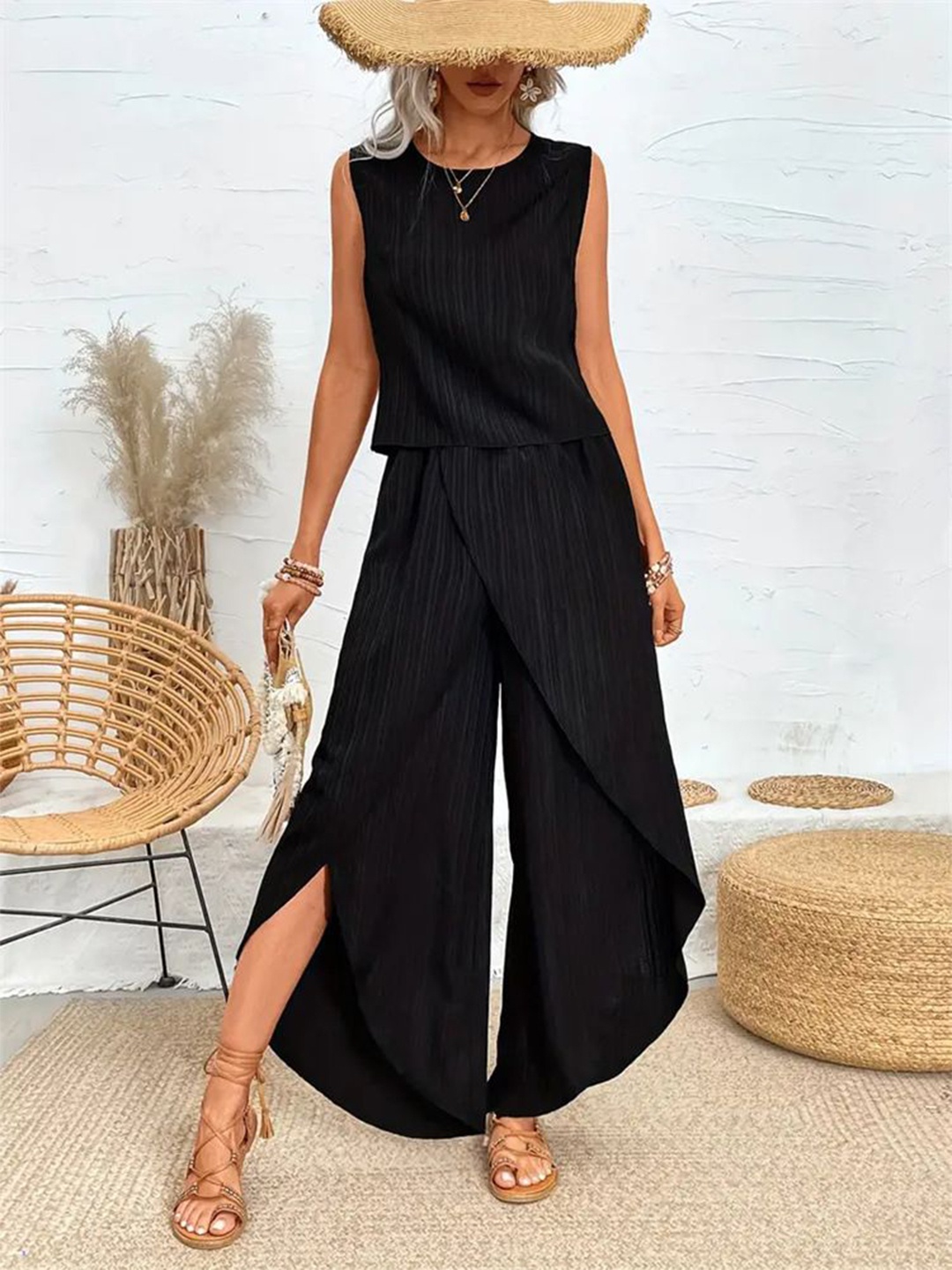 

StyleCast Black Round Neck Basic Jumpsuit