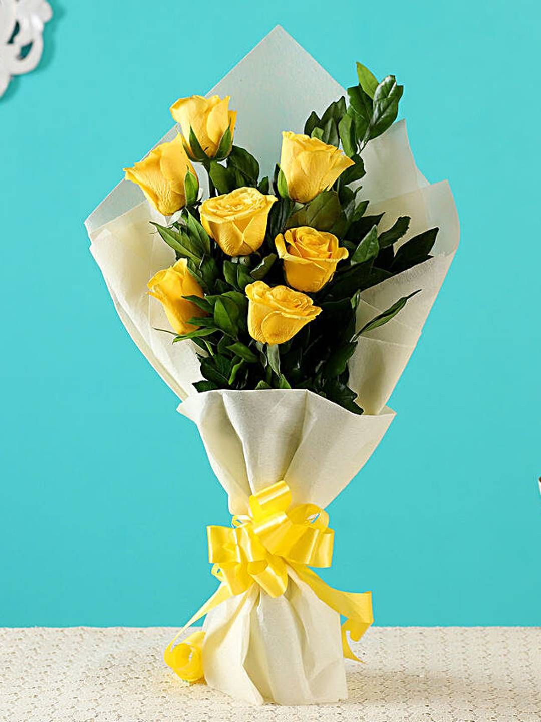 

fnp Yellow & Green 7 Pieces Roses Fresh Flowers Bouquet