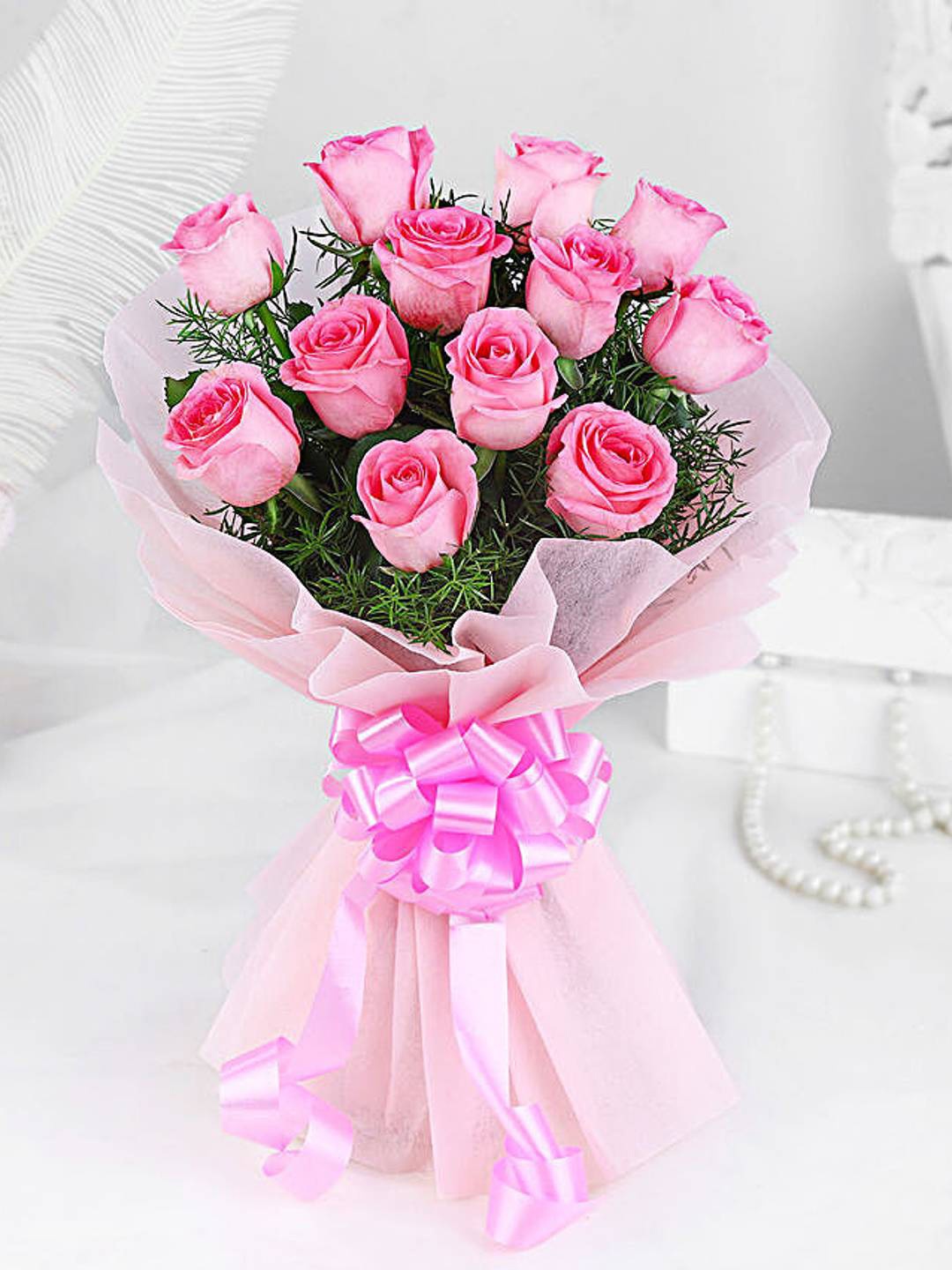 

fnp Pink & Green 12 Pieces Roses Bouquet