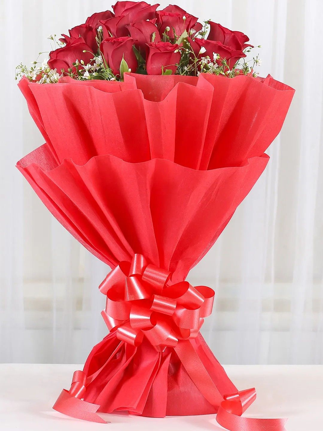 

fnp Red & Green 12 Pieces Lovely Roses Bouquet