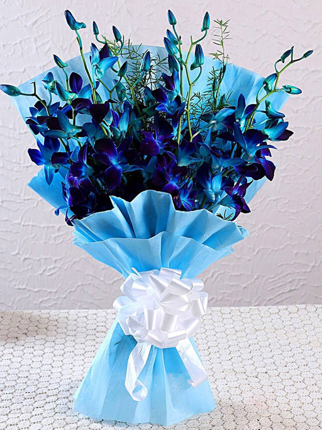 

fnp Blue & Green 8 Pieces Orchids Bouquet