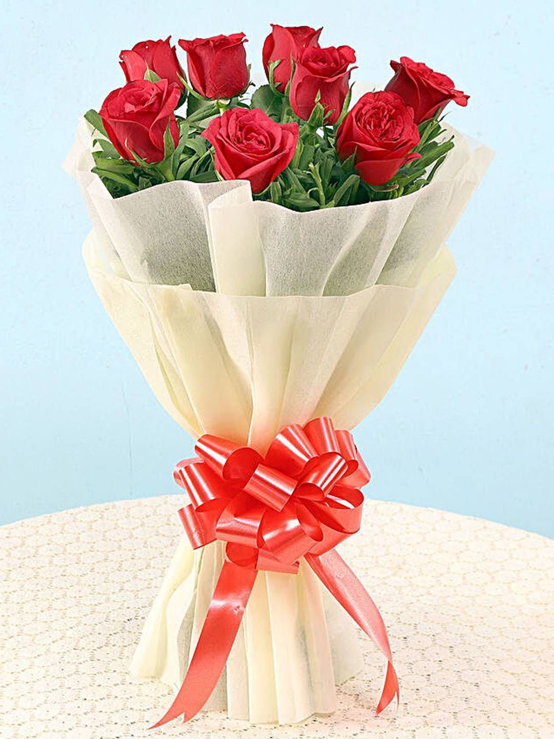 

fnp Red & Green 8 Pieces Roses Fresh Flowers Bouquet