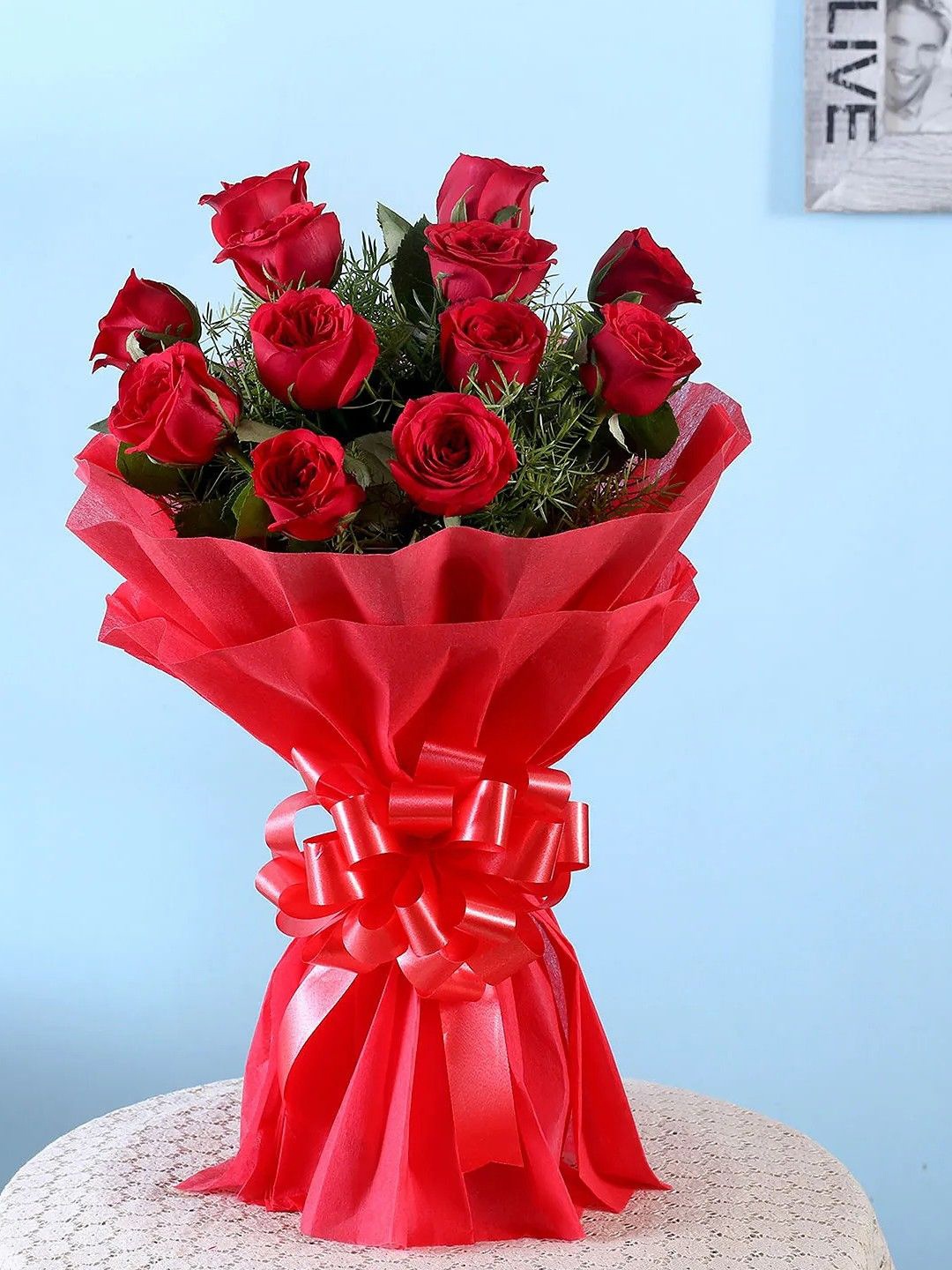 

fnp Red & Green 12 Pieces Roses Fresh Flowers Bouquet