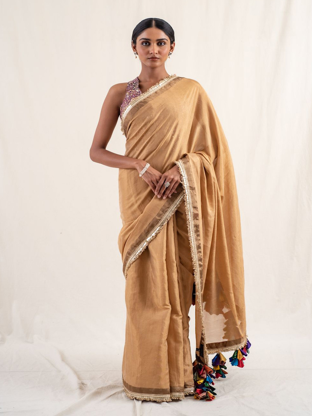 

PriyankaRaajiv Embellished Border Pure Silk Saree, Gold