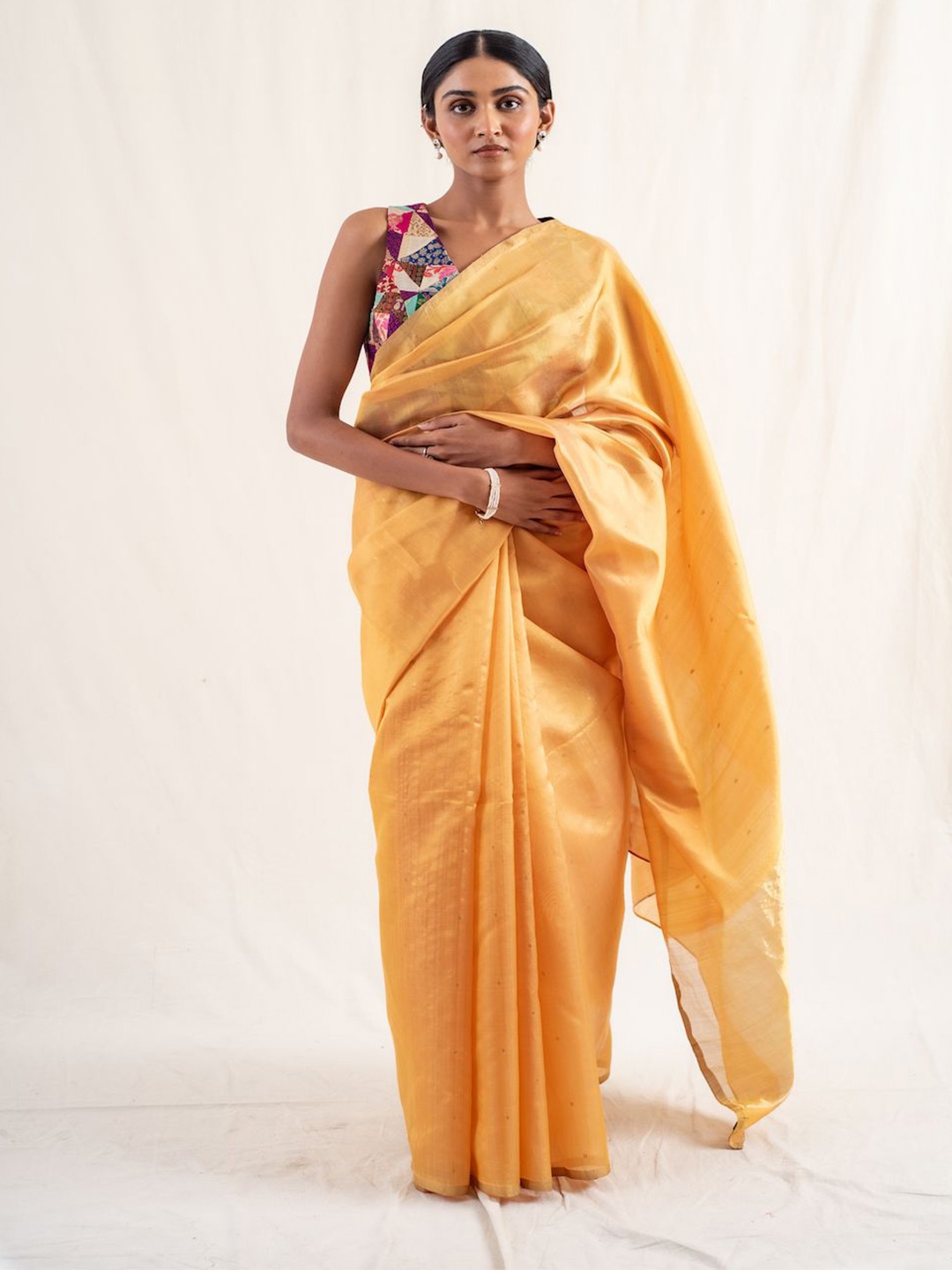 

PriyankaRaajiv Solid Pure Silk Saree, Yellow
