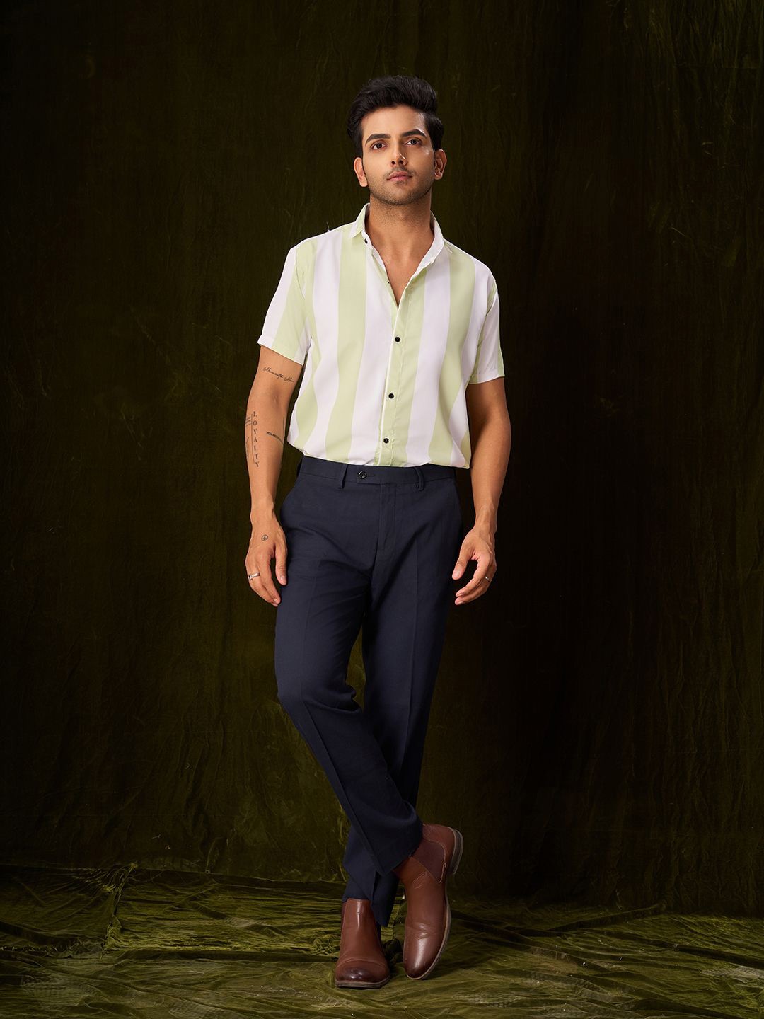 

Fashion FRICKS Men Striped Spread Collar Casual Shirt, Green