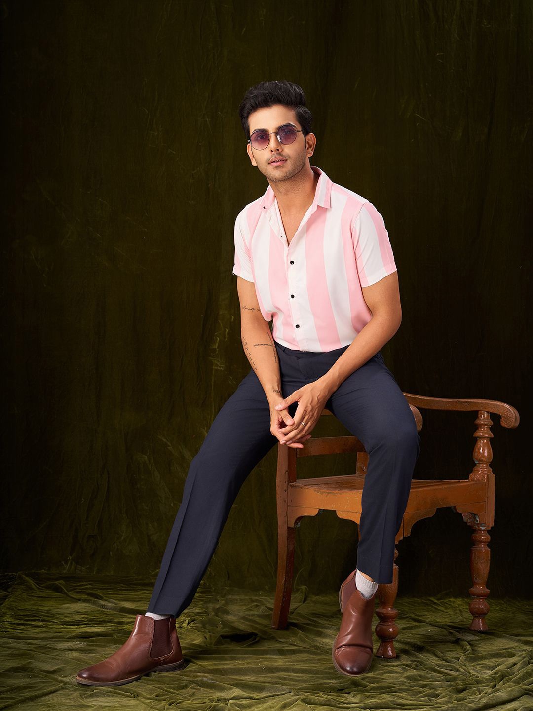 

Fashion FRICKS Men Striped Spread Collar Casual Shirt, Pink