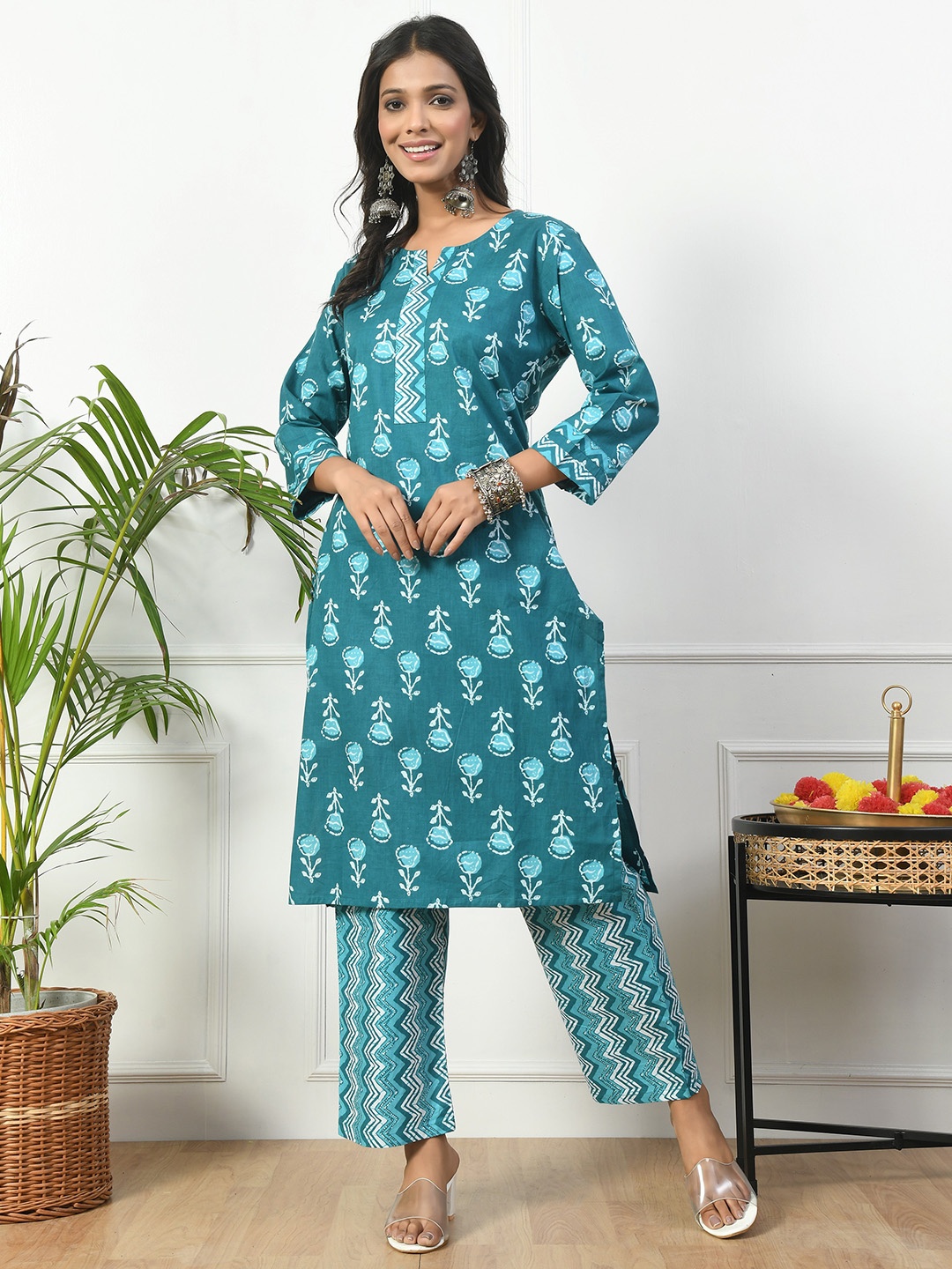 

ETISHA Floral Printed Regular Sleeves Pure Cotton Kurta & Trousers, Teal