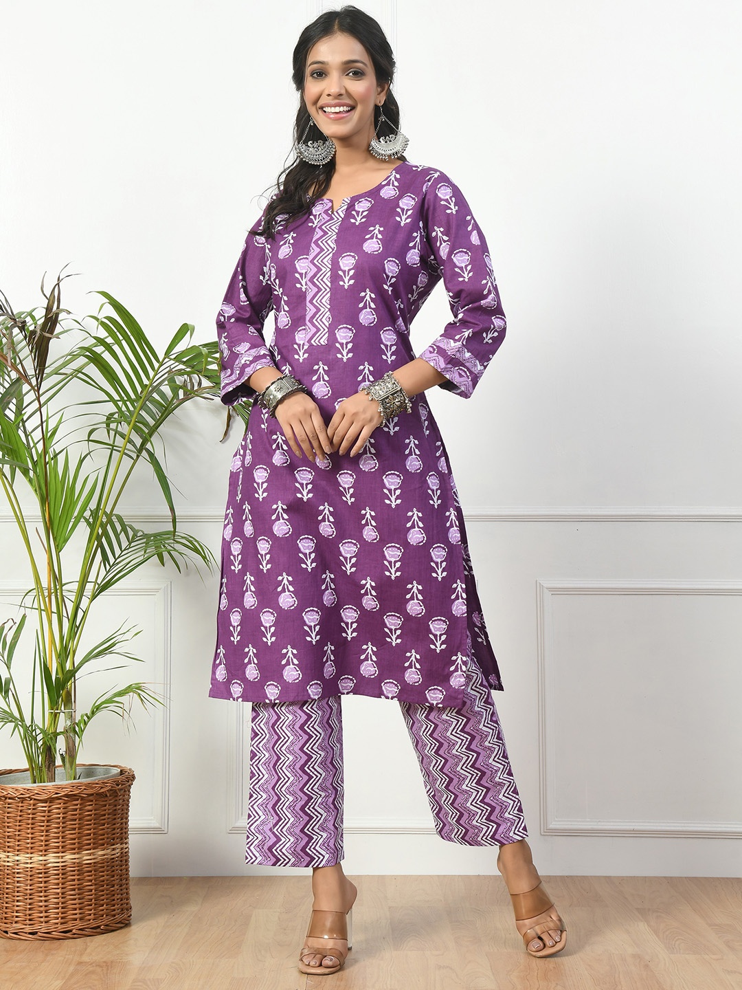 

ETISHA Ethnic Motifs Printed Regular Sleeves Pure Cotton Straight Kurta & Trousers, Purple