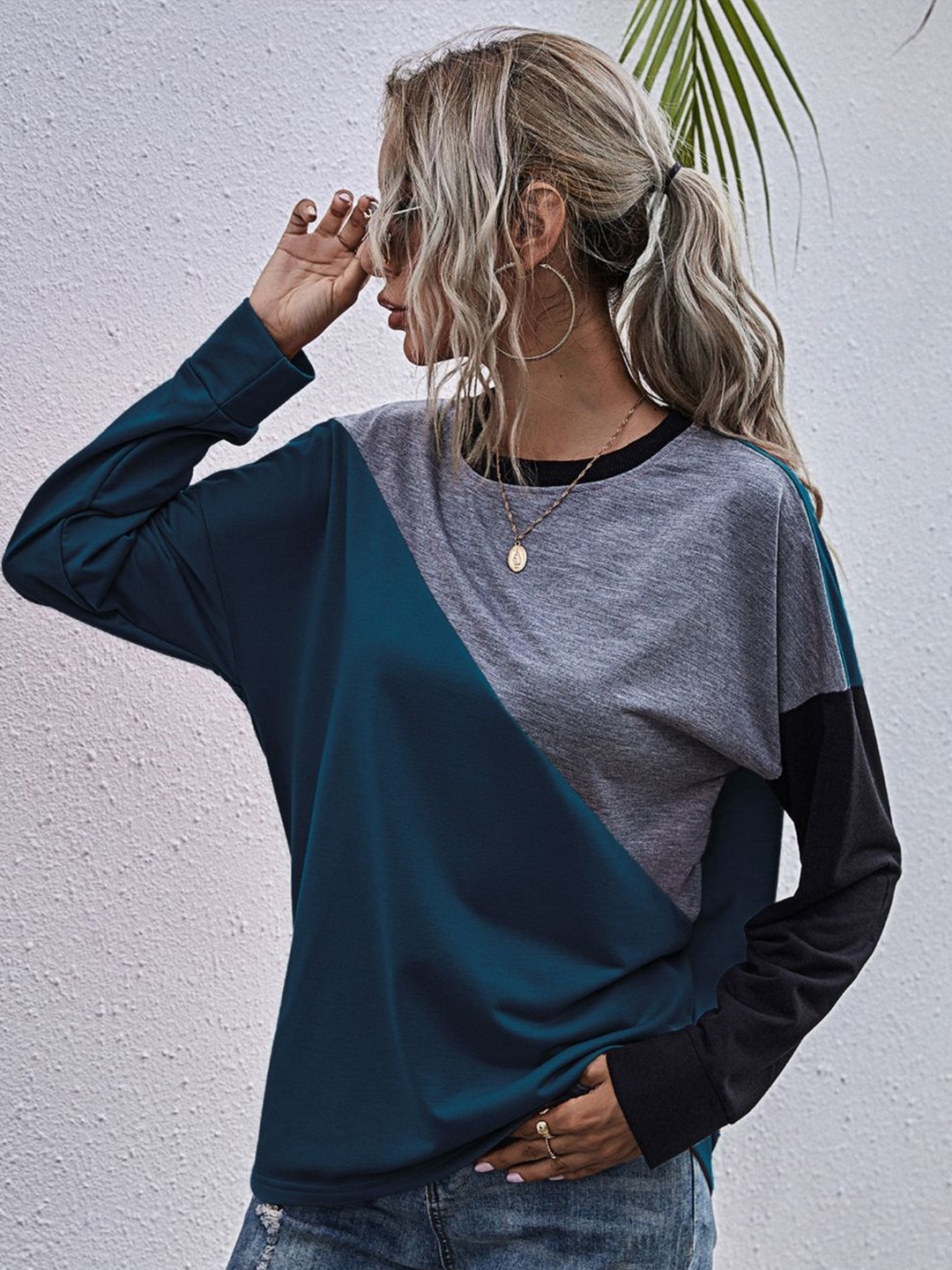 

StyleCast Women Round Neck Colourblocked Sweatshirt, Navy blue
