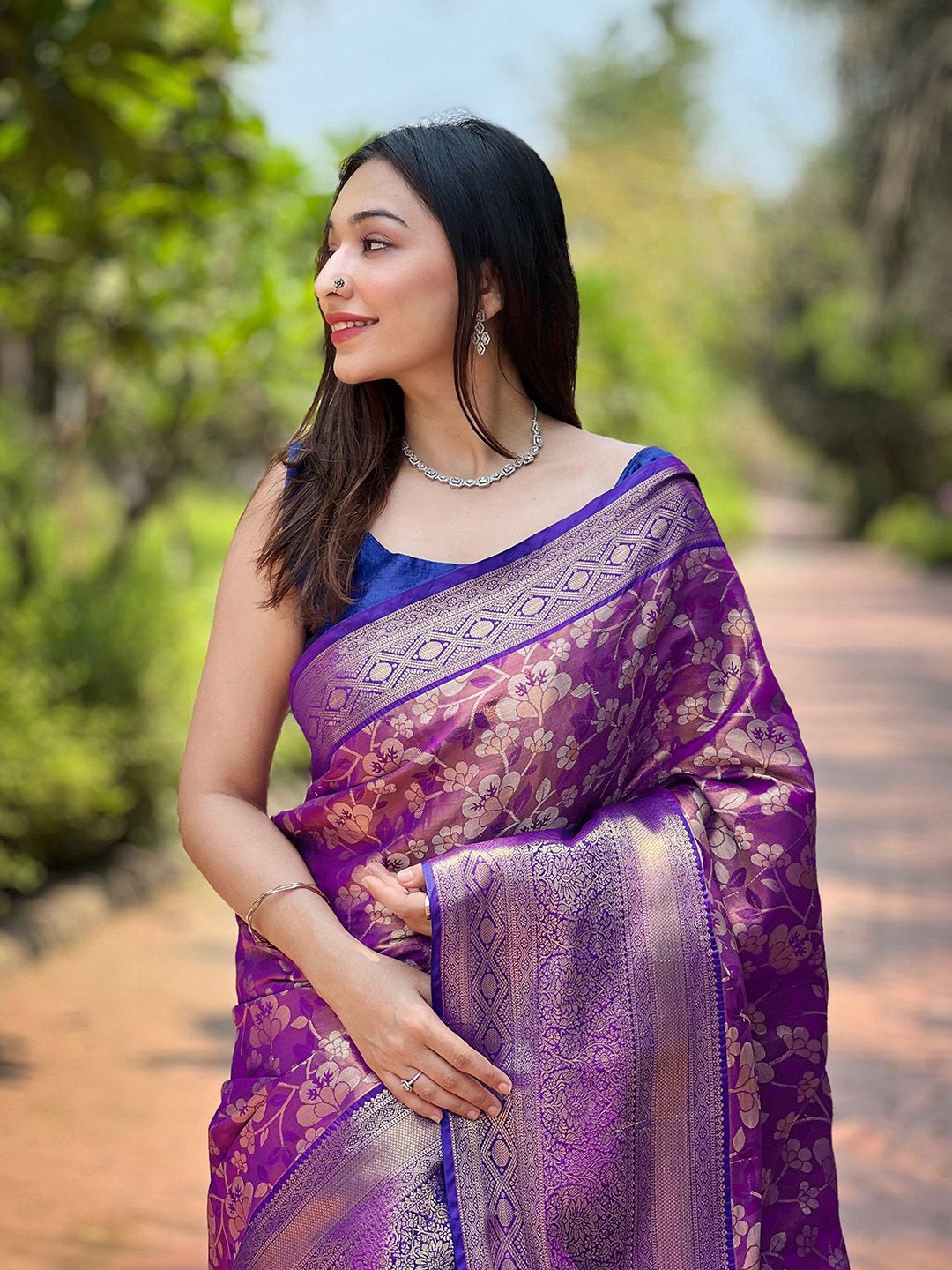 

Rekha Maniyar Woven Design Zari Pure Silk Saree, Purple