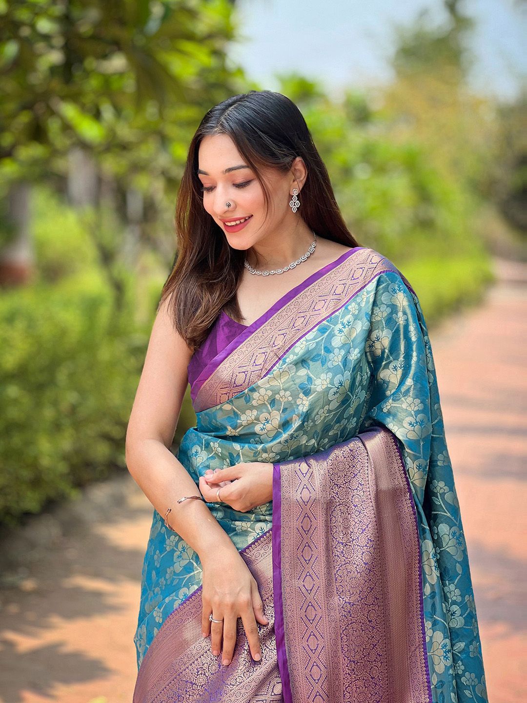 

Rekha Maniyar Woven Design Zari Pure Silk Saree, Blue