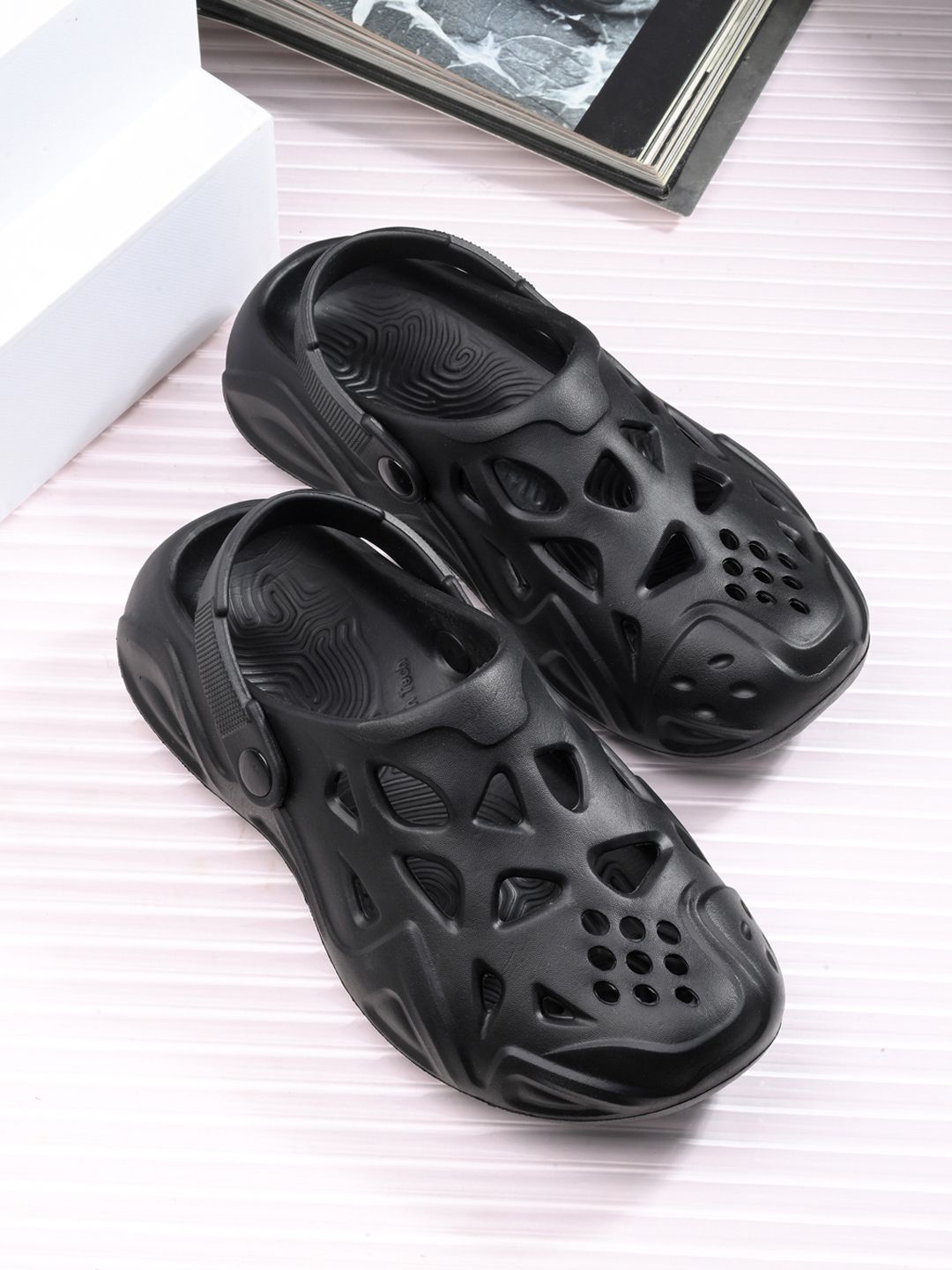

HRX by Hrithik Roshan Men Black Textured Croslite Clogs