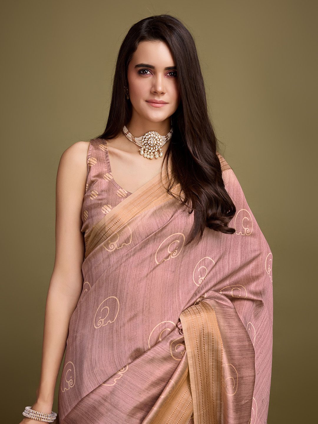 

Rekha Maniyar Ethnic Motifs Zari Pure Silk Saree, Peach