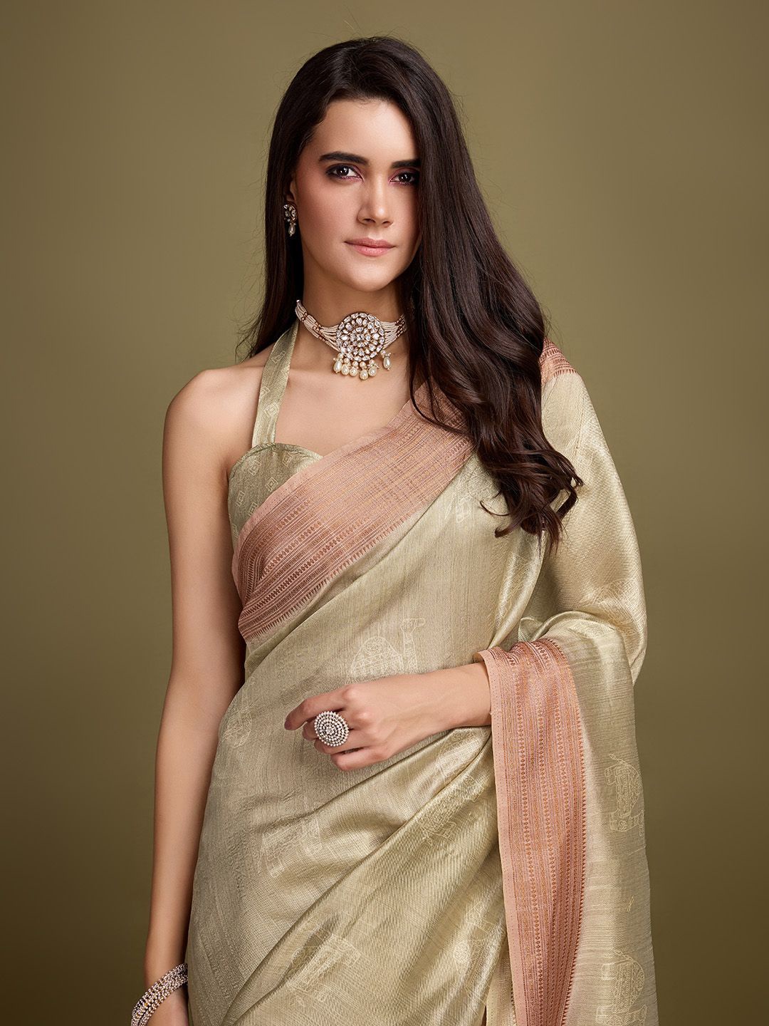 

Rekha Maniyar Ethnic Motifs Zari Pure Silk Saree, Gold