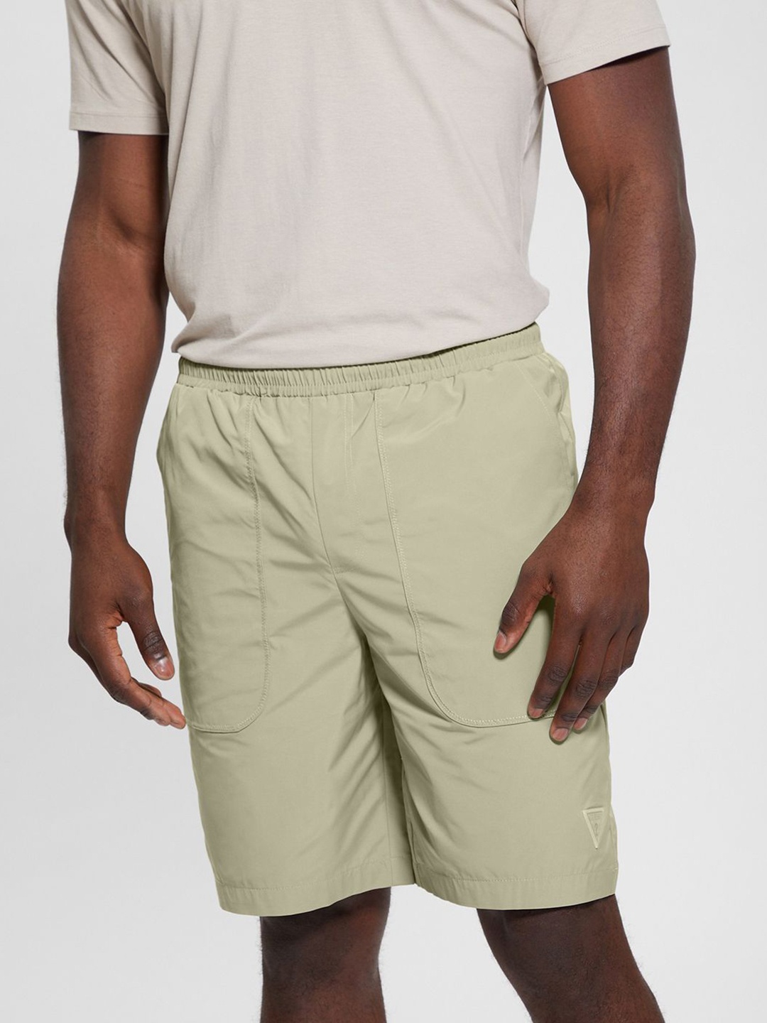 

GUESS Men Mid Rise Loose Fit Shorts, Green