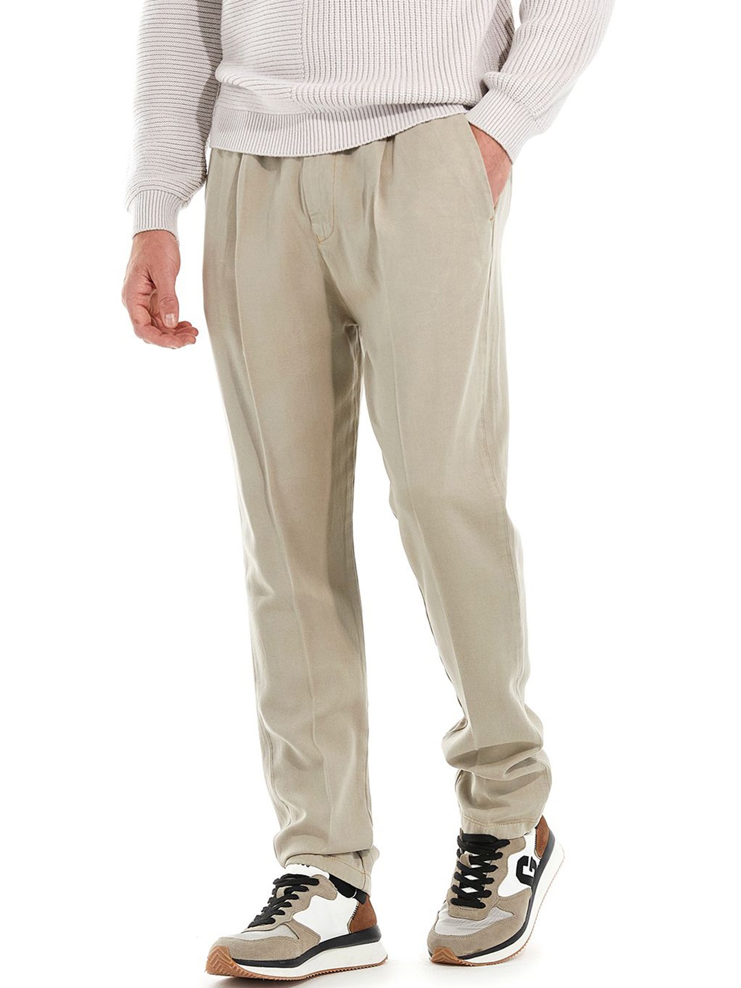 

GUESS Men Slim Fit Chino Trousers, Beige