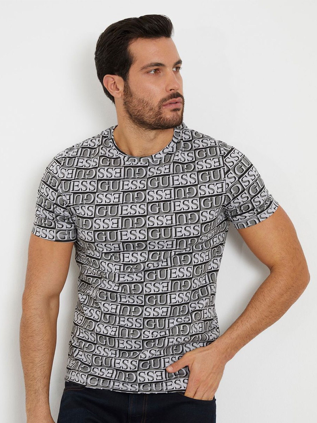 

GUESS Men Typography Printed Pure Cotton Slim Fit T-shirt, Grey