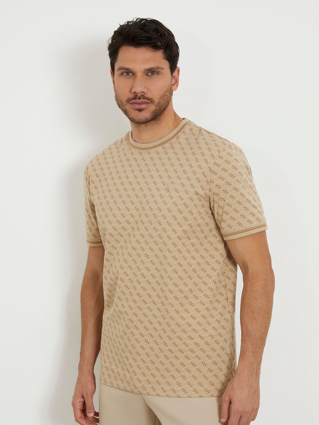 

GUESS Men Conversational Printed Round Neck T-shirt, Brown