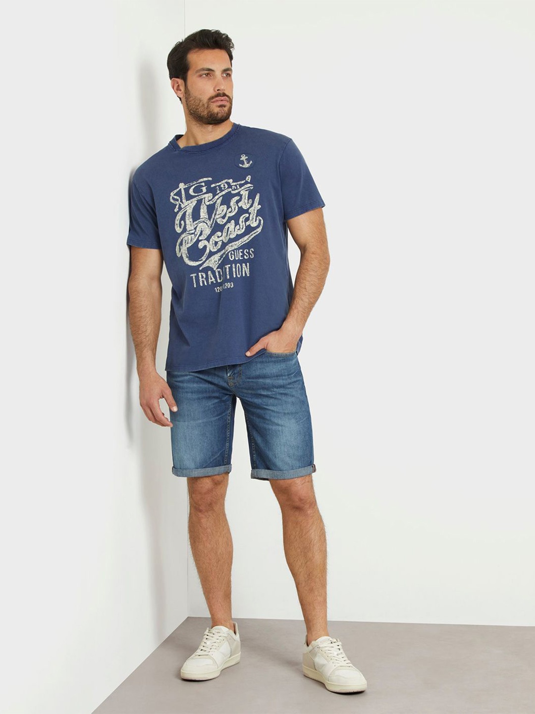 

GUESS Men Typography Printed Round Neck Cotton T-shirt, Blue