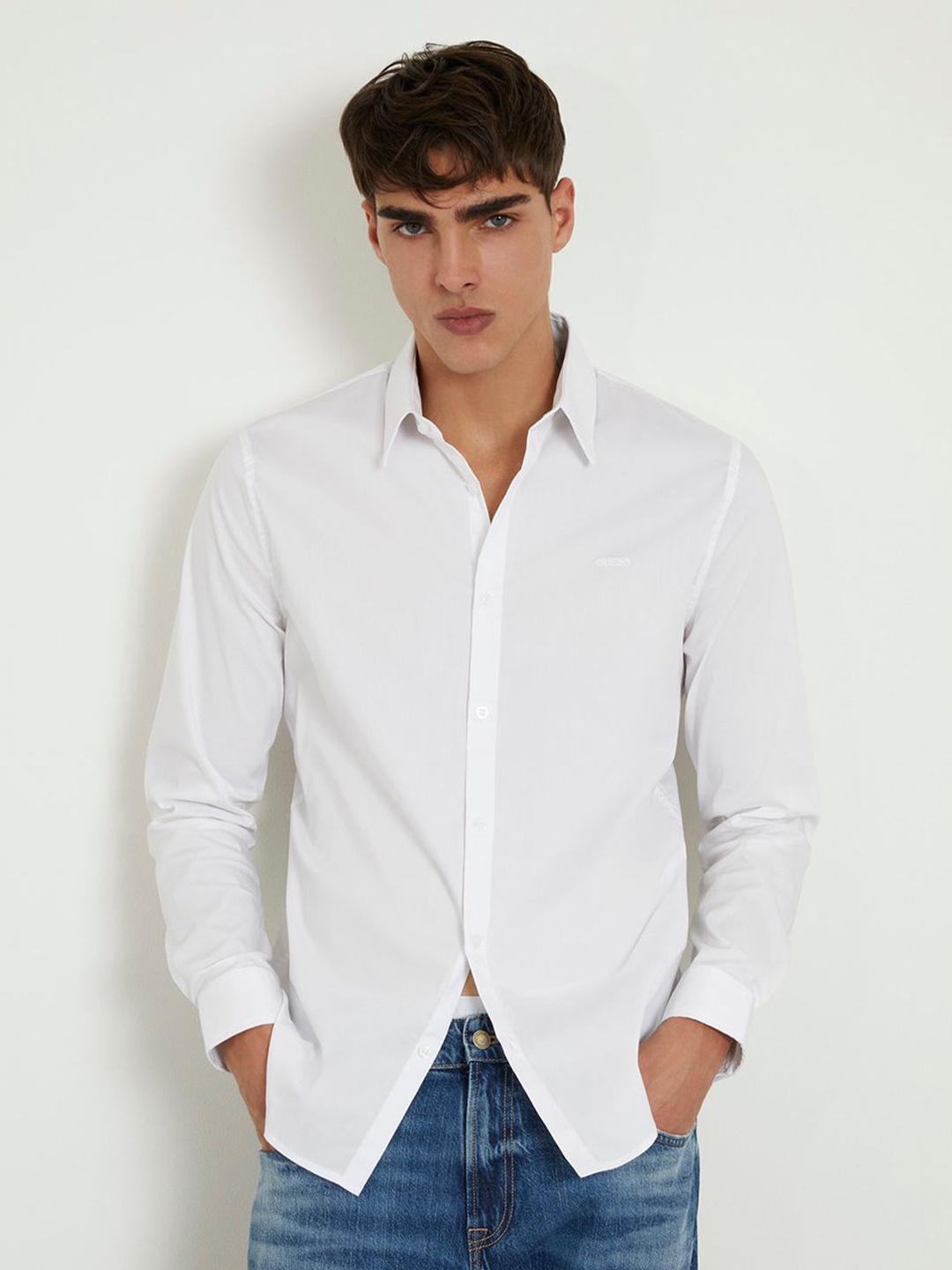 

GUESS Men Solid Spread Collar Slim Fit Casual Shirt, White