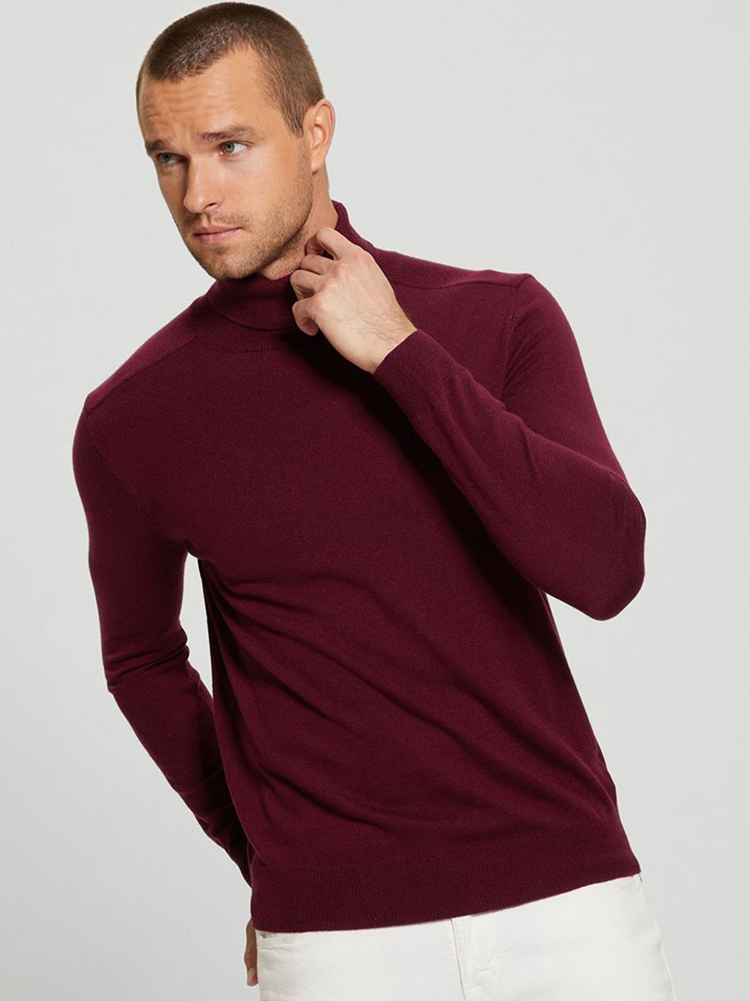 

GUESS Men Solid Turtle Neck Pullover Sweater, Maroon