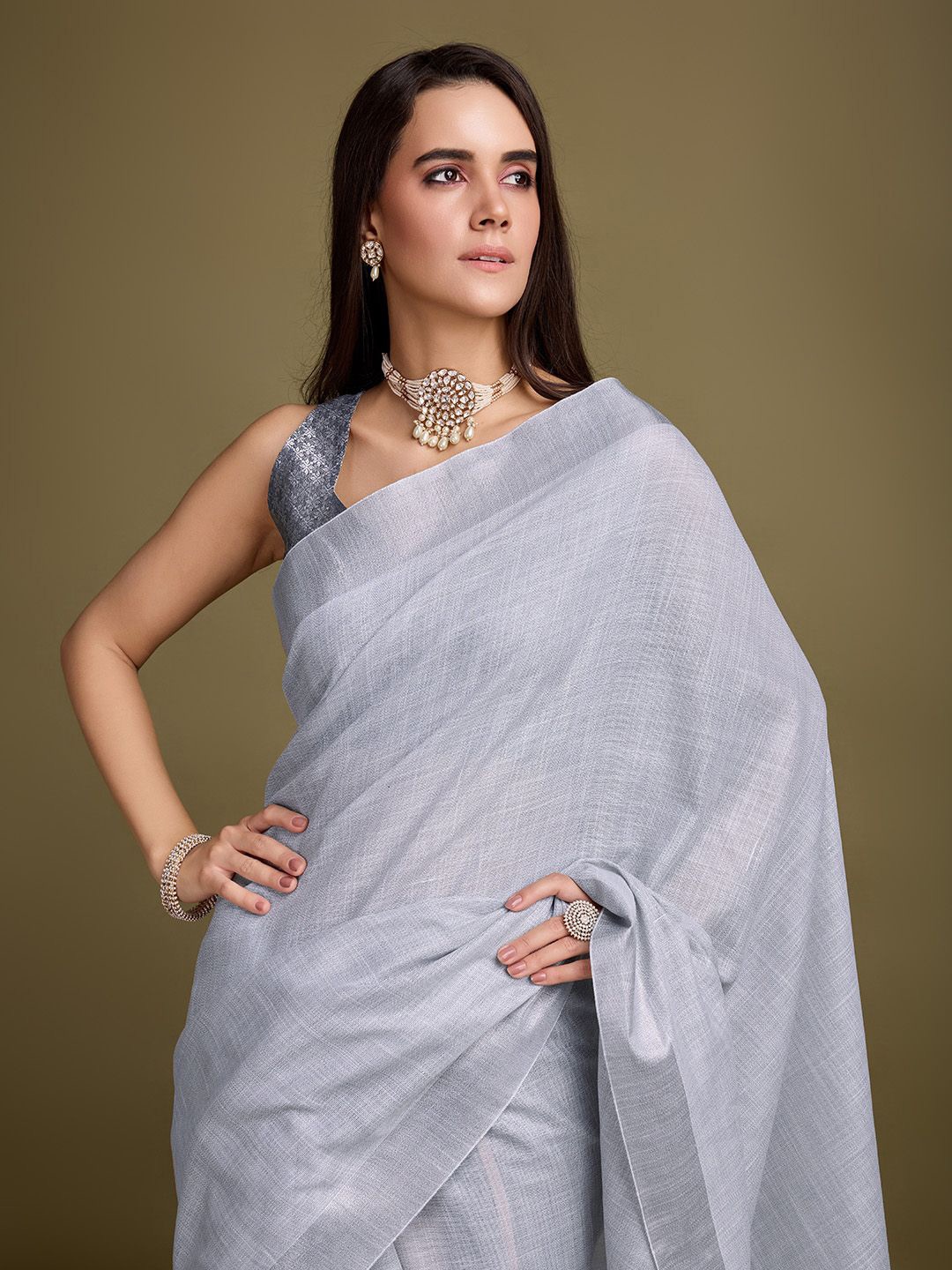 

Rekha Maniyar Zari Saree With Blouse Piece, Grey