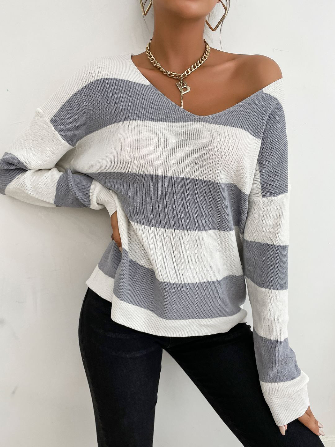 

Stylecast X KPOP Women V-Neck Colourblocked Pullover Sweater, Grey