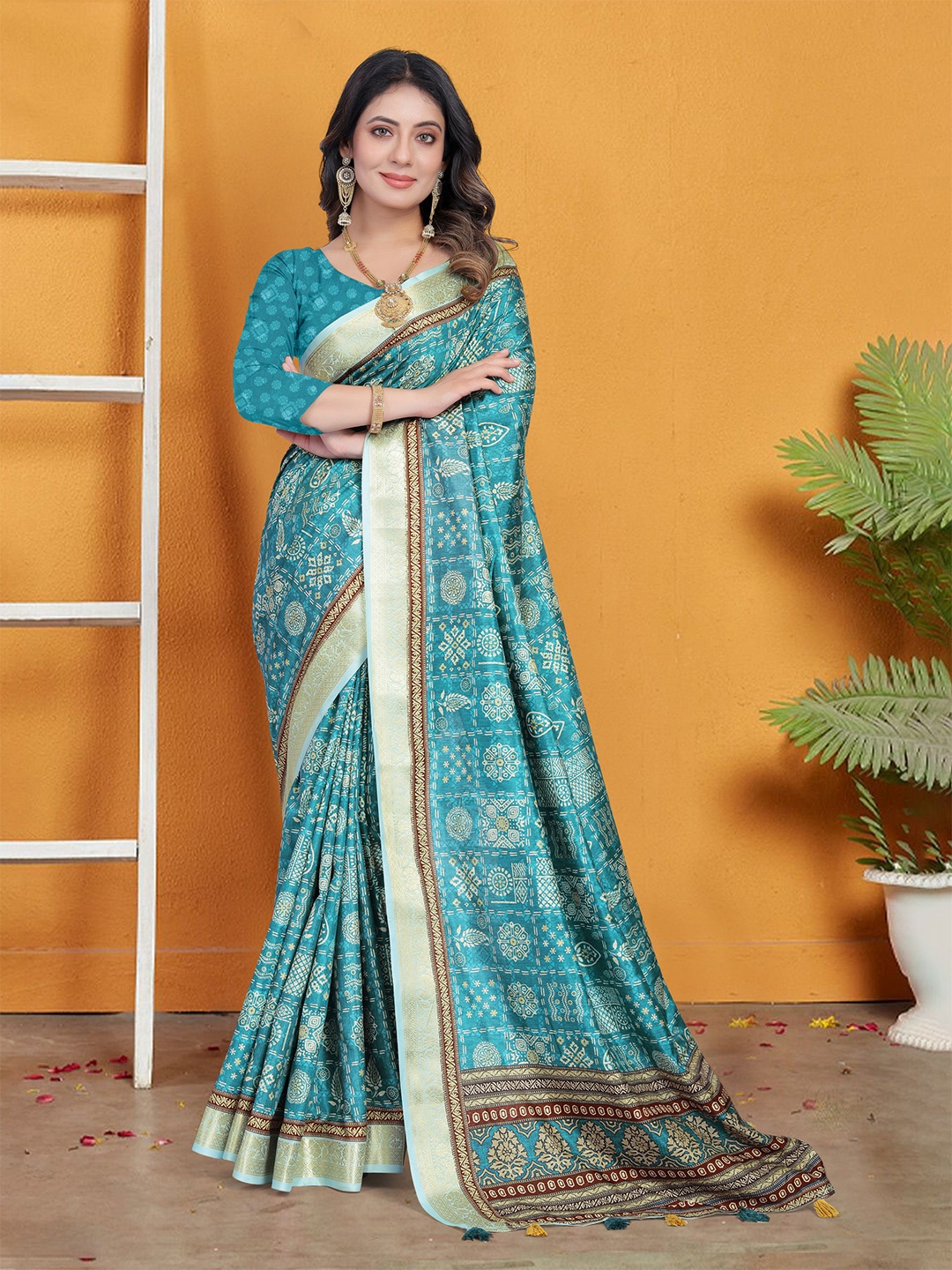 

Mitera Ethnic Motifs Zari Tussar Saree, Blue