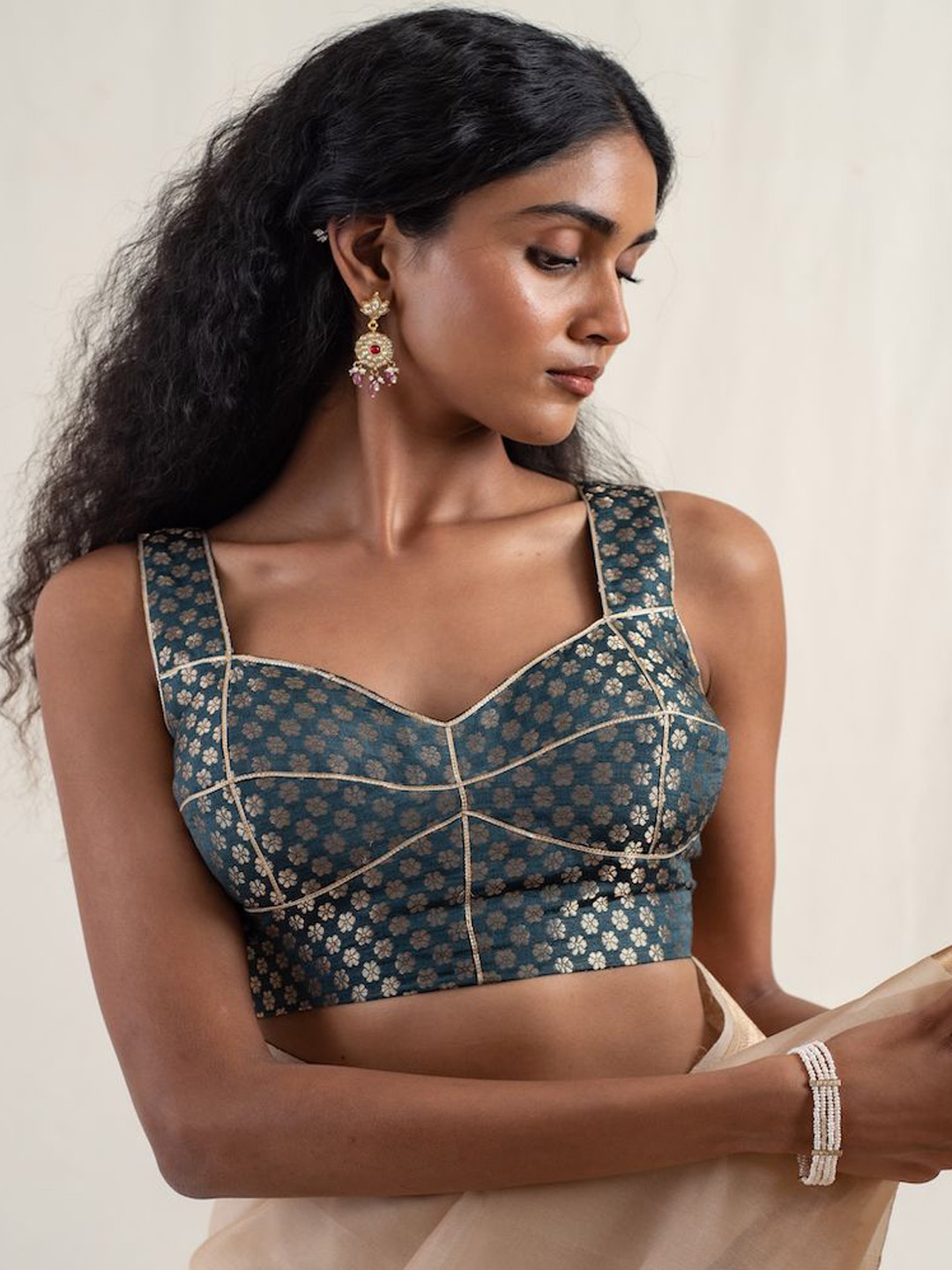 

PriyankaRaajiv Silk Saree Blouse, Grey