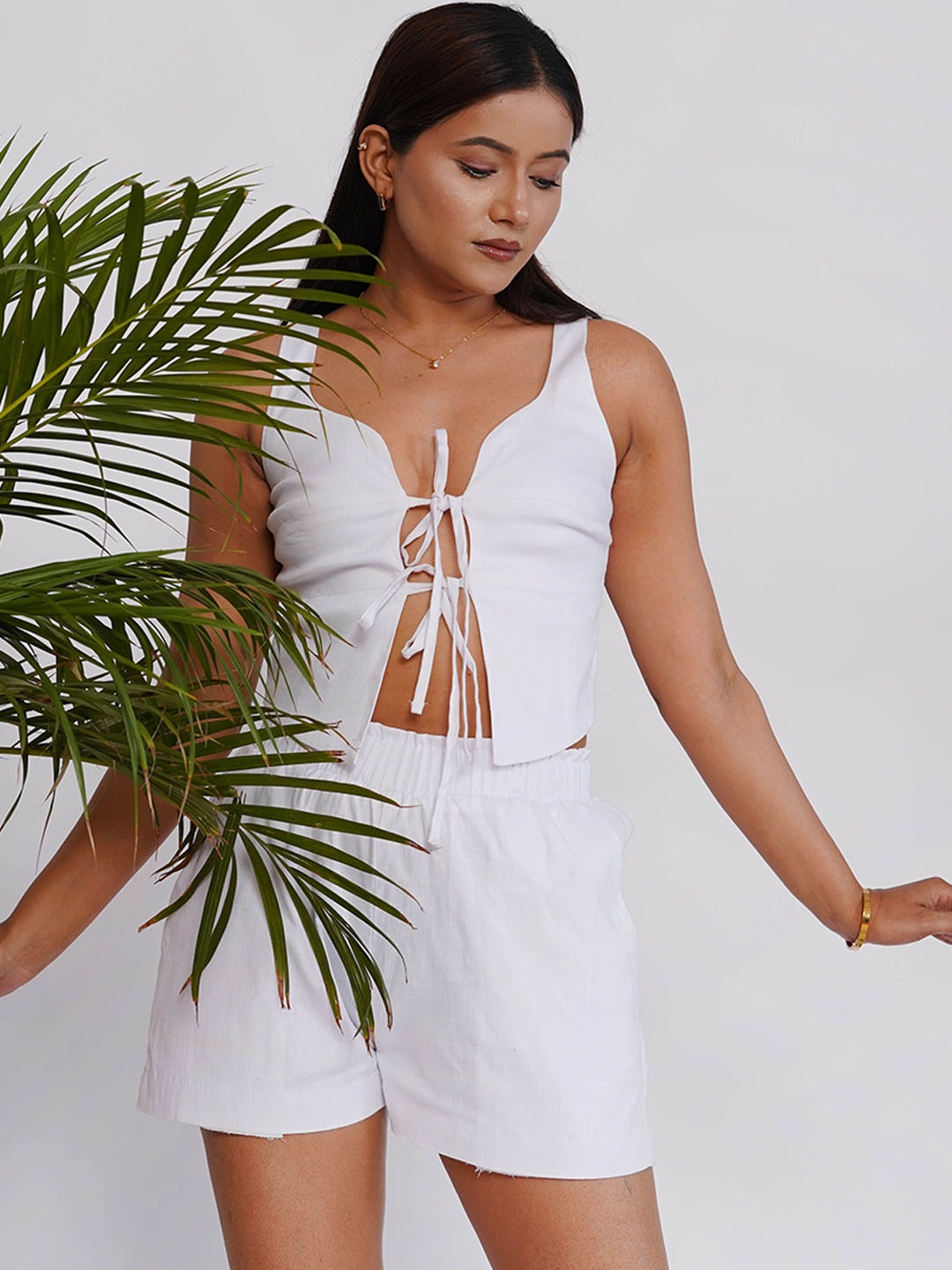 

Salvia Sky Scoop Neck Sleeveless Tie-Ups Top & Shorts, White