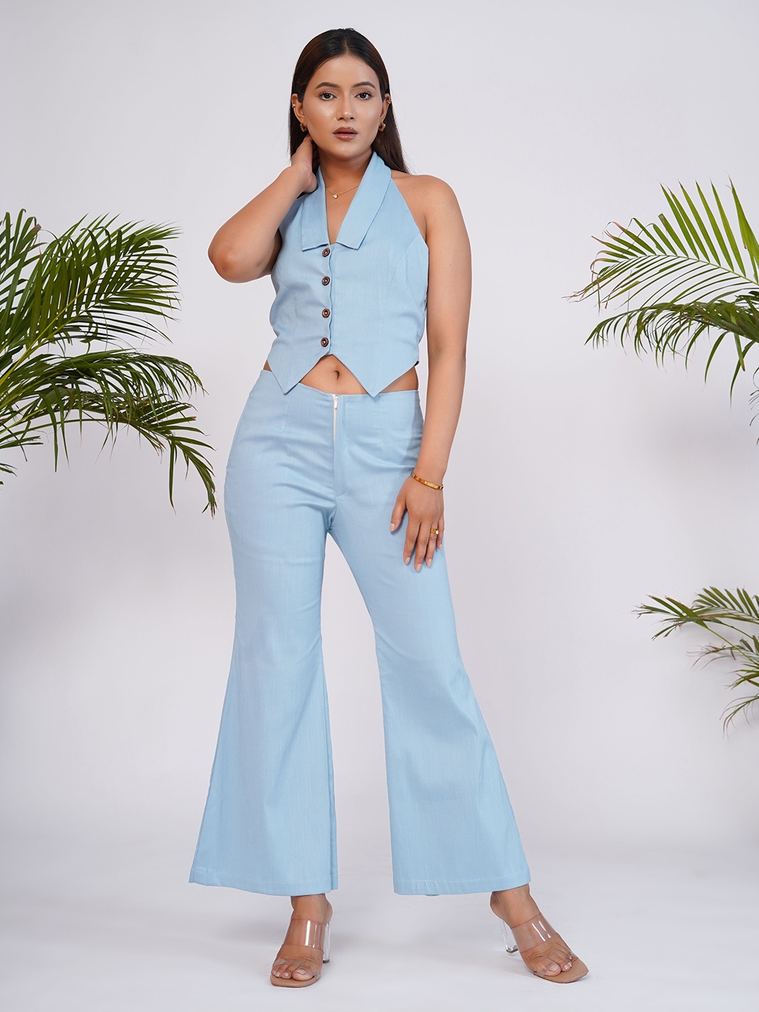 

Salvia Sky Solid Shirt Collar Crop Top, Blue