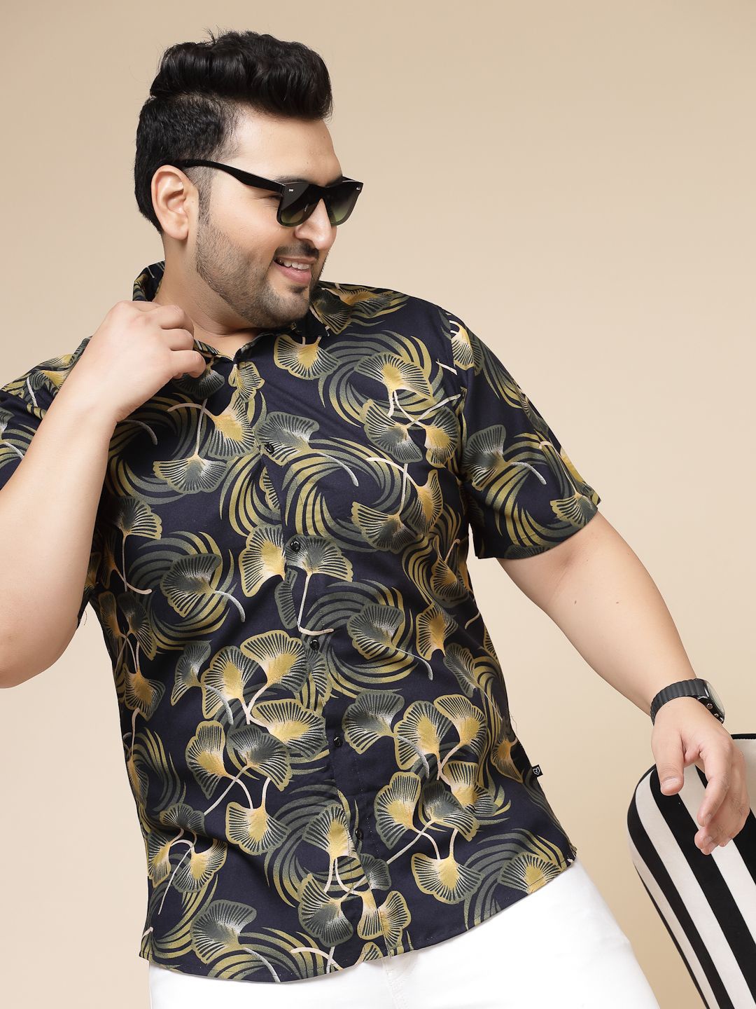 

Rigo Men Floral Printed Spread Collar Plus Size Casual Shirt, Navy blue