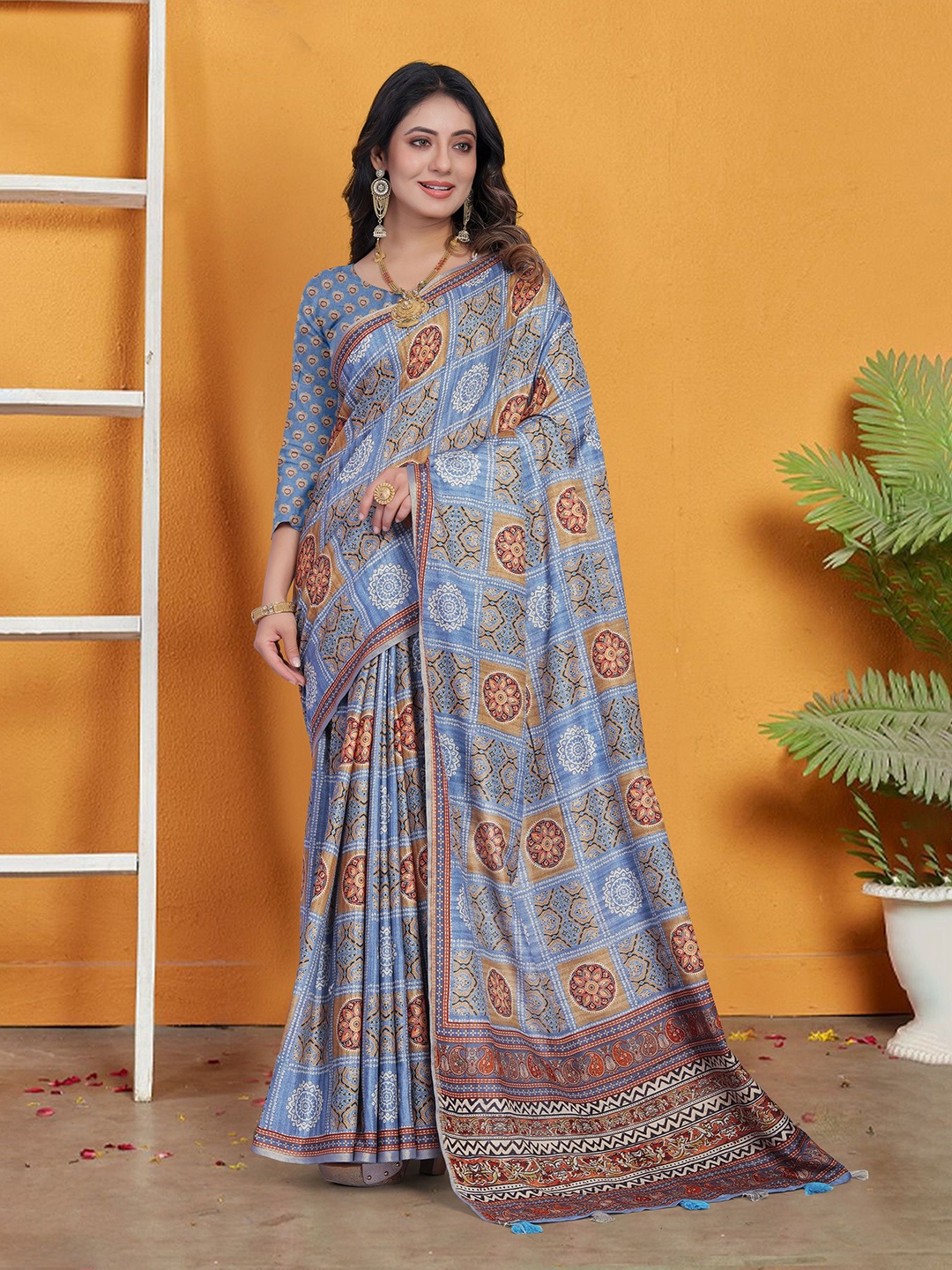 

DIVASTRI Ethnic Motifs Tussar Saree, Grey