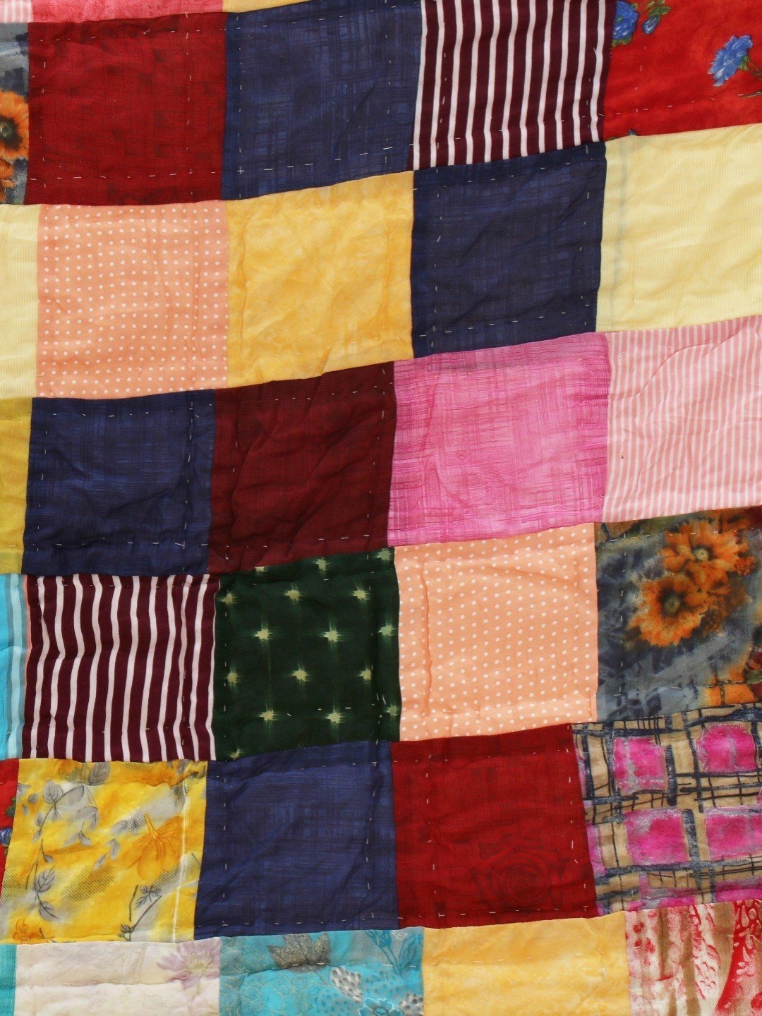 

Exotic India Brown & Pink Geometric 300 TC Queen Bedsheet with Pillow Covers