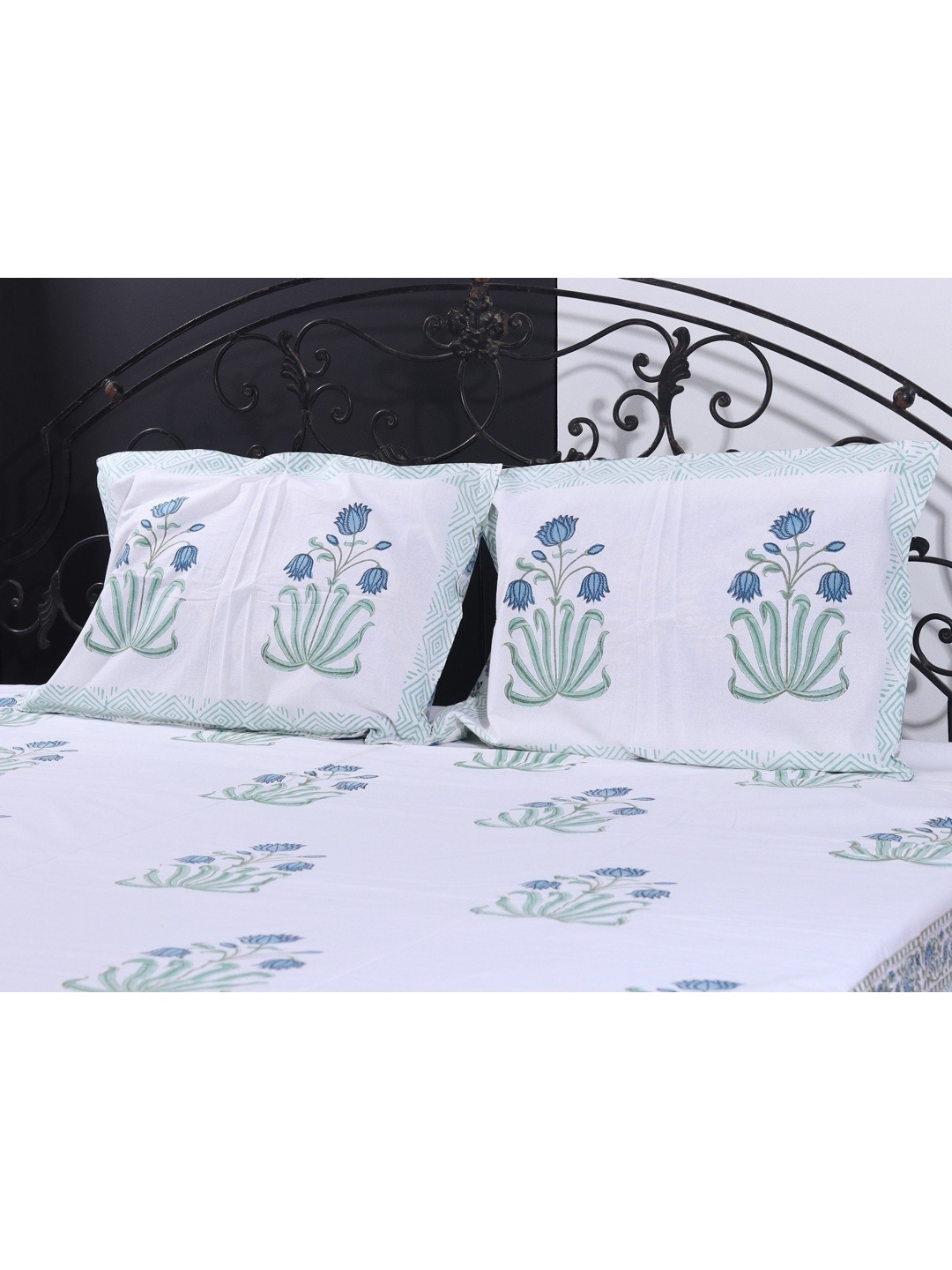 

Exotic India White & Green Floral 300 TC Queen Bedsheet with 2 Pillow Covers