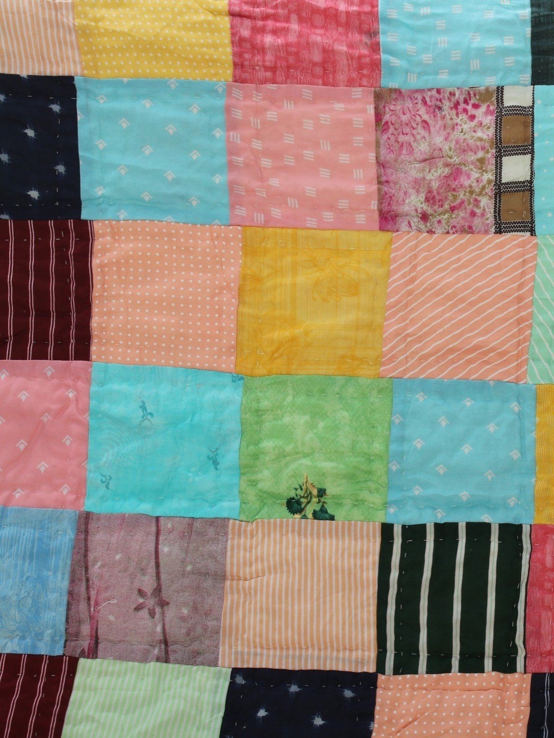 

Exotic India Green & Pink Geometric 300 TC Queen Bedsheet with Pillow Covers