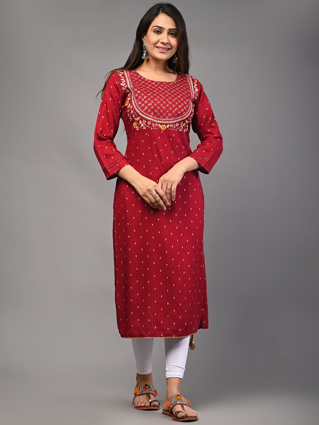 

PUKHYA Floral Embroidered Round Neck Thread Work Straight Kurta, Maroon