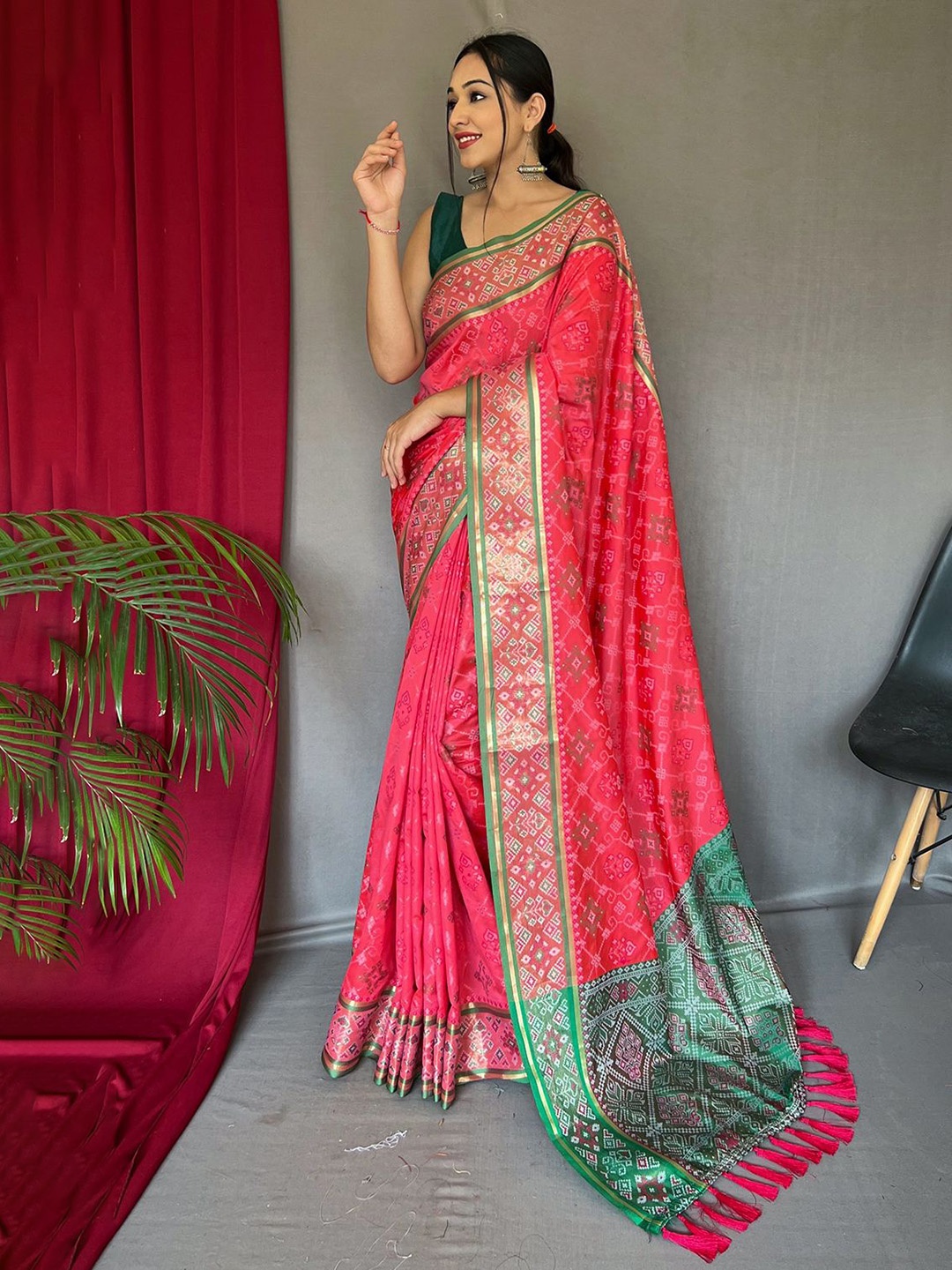 

Ishin Woven Design Zari Patola Saree, Pink