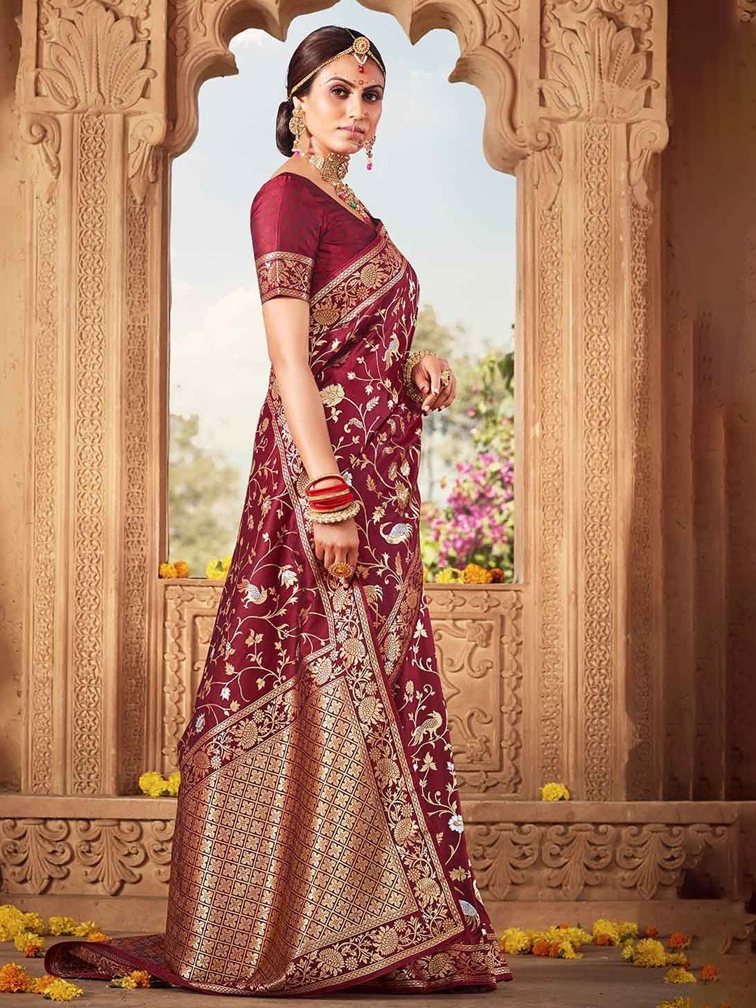 

Ishin Woven Design Zari Banarasi Saree, Red