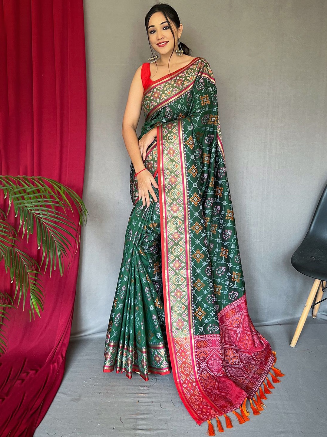 

Ishin Ethnic Motifs Zari Patola Saree, Green