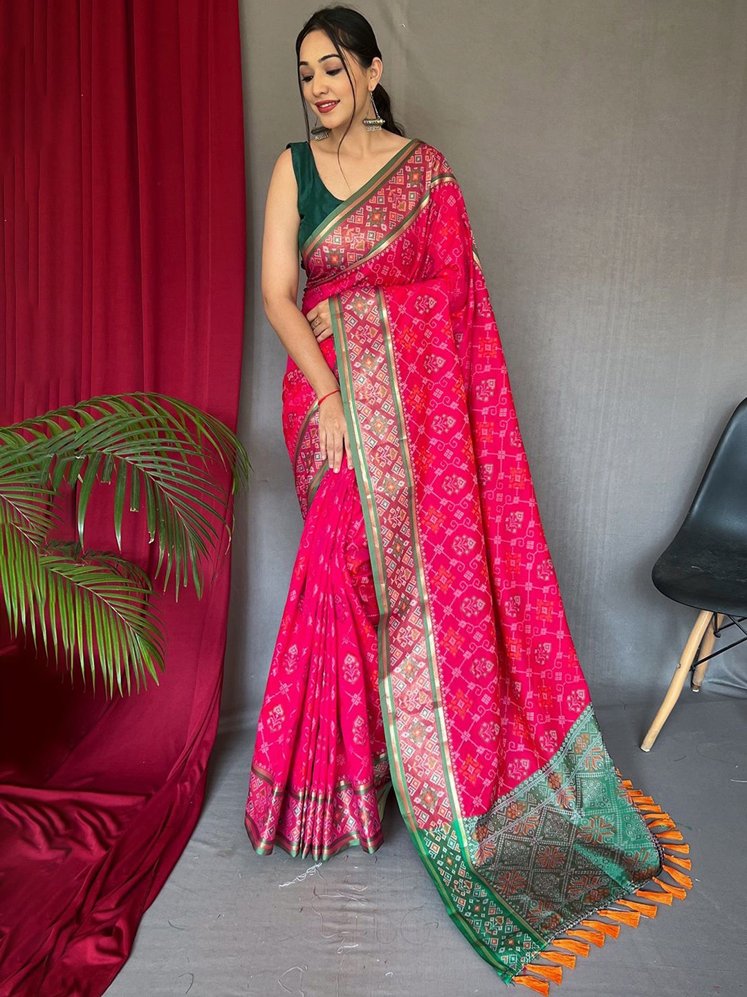 

Ishin Woven Design Zari Patola Saree, Pink