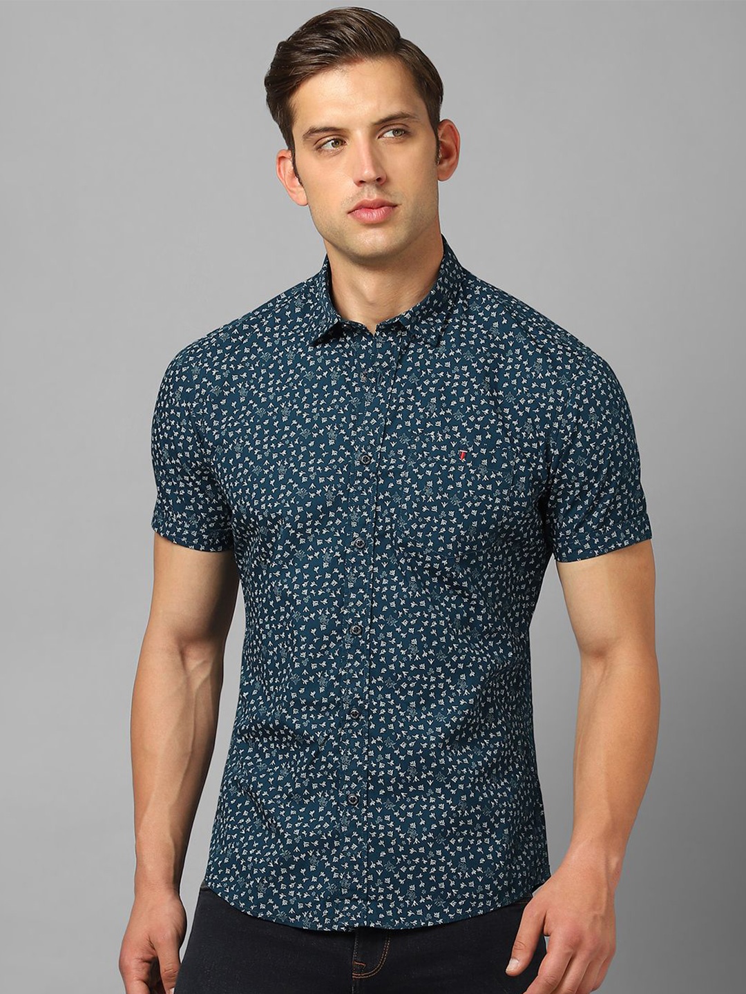 

Louis Philippe Jeans Men Micro Ditsy Printed Spread Collar Casual Shirt, Navy blue