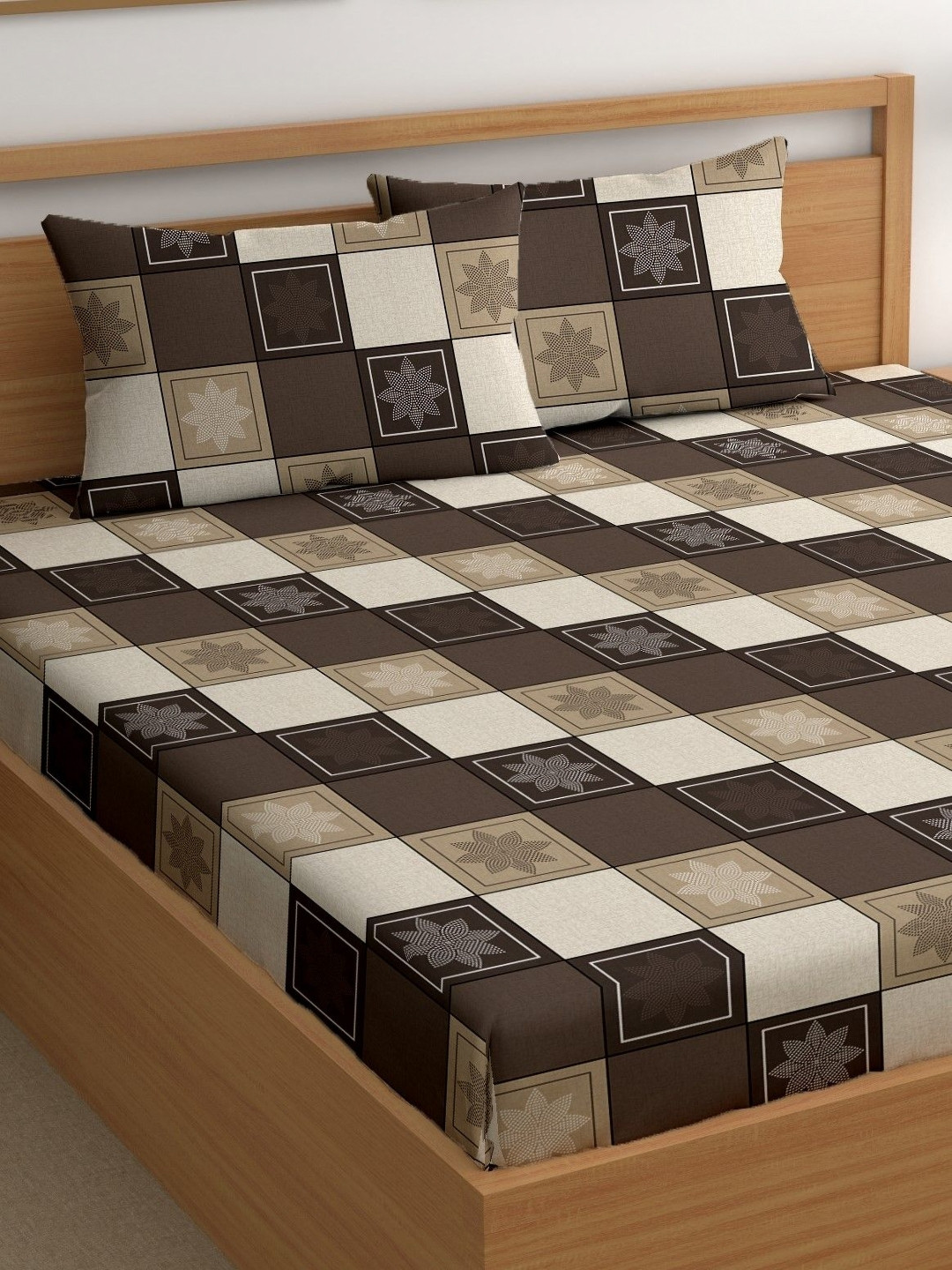 

CHHAVI INDIA Brown & White Geometric 210 TC King Bedsheet with 2 Pillow Covers