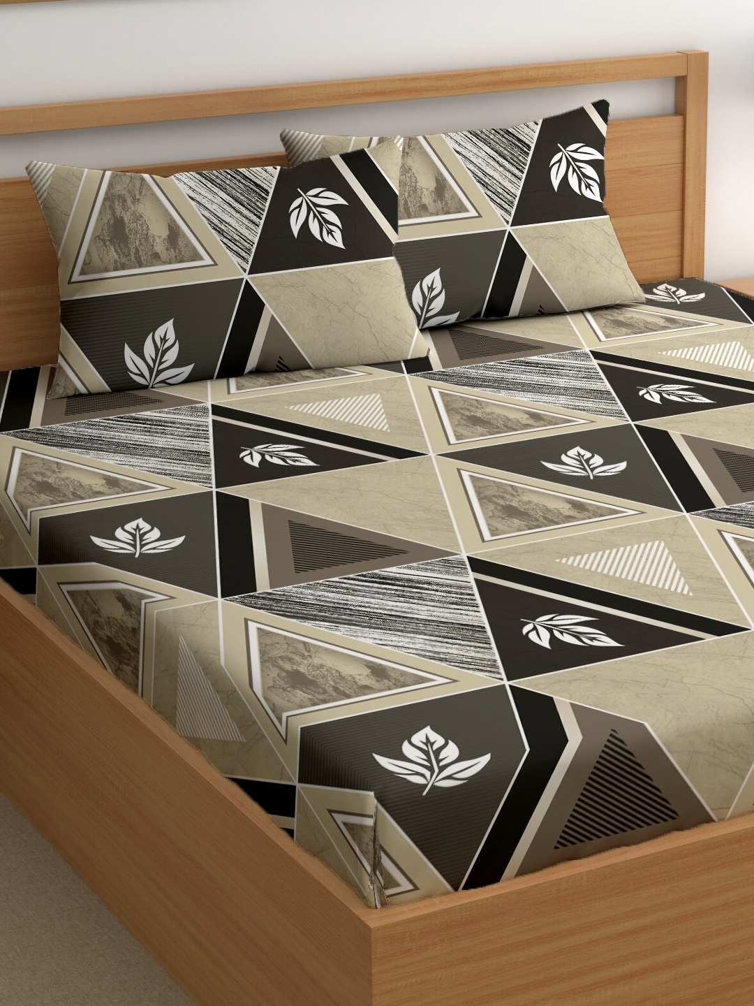 

CHHAVI INDIA Grey & Black Geometric 210 TC King Bedsheet with 2 Pillow Covers