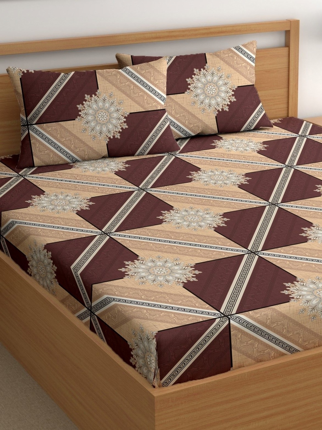 

CHHAVI INDIA Brown & White Geometric 210 TC King Bedsheet with 2 Pillow Covers