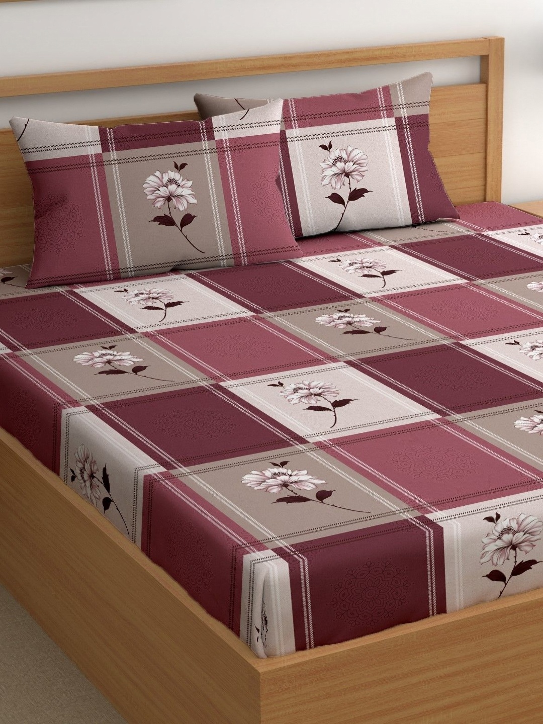 

CHHAVI INDIA Purple & White Floral 210 TC King Bedsheet with 2 Pillow Covers