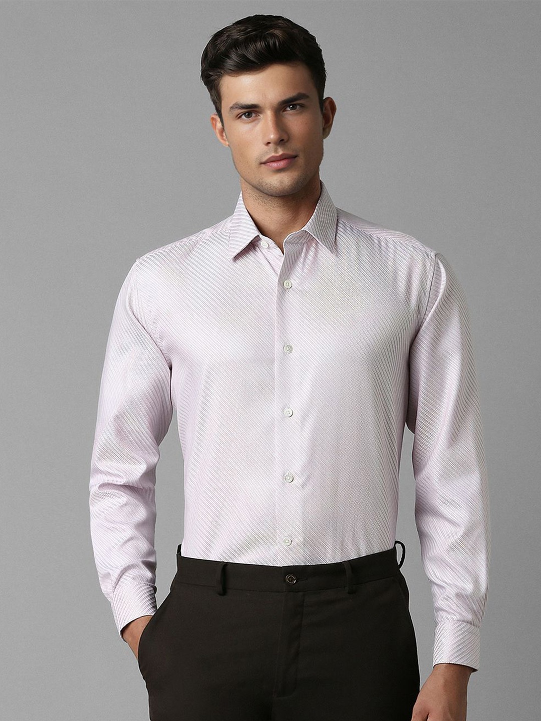 

Luxure by Louis Philippe Men Solid Spread Collar Shirt, Pink