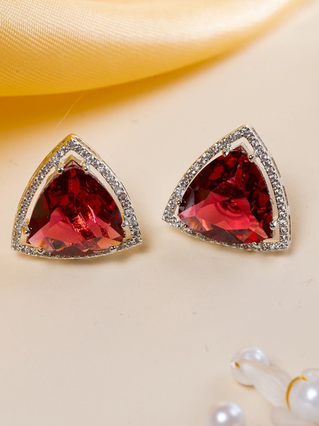 

PUTSTYLE Silver-Plated Triangular Diamond Stud Earrings, White